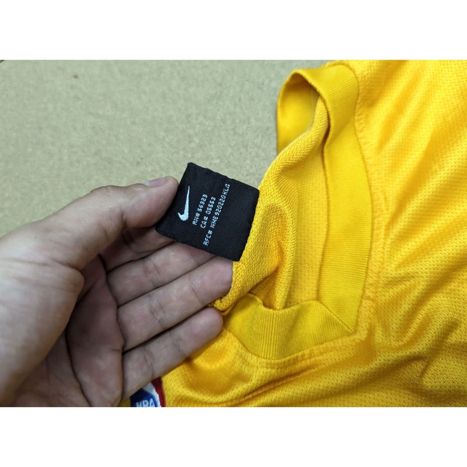 Nike Nike Dri-Fit Lakers Jersey Shirt M Yellow Stitched 90s Men T-Shirt Sports Activewear Size US M / EU 48-50 / 2 - 5 Thumbnail