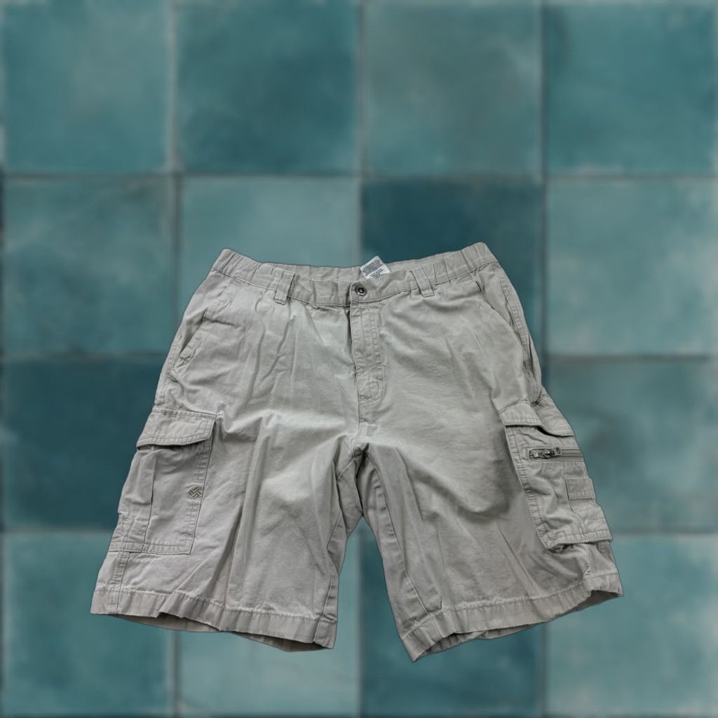 Vintage Columbia Shorts Mens Medium Beige Cargo 10 Inseam Cotton Outdoor Casual XCO Size US 31 - 1 Thumbnail