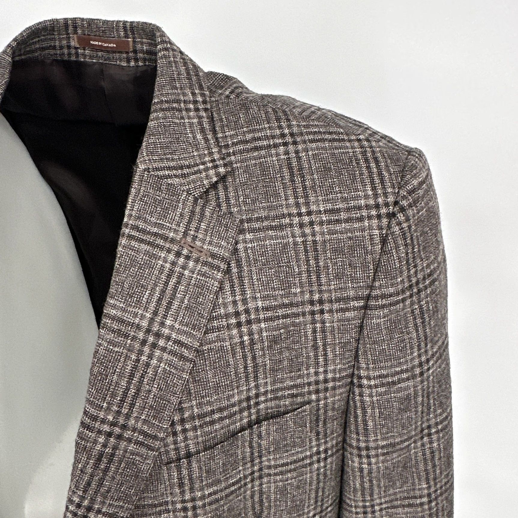 Peter Millar VINTAGE Peter Millar Blazer Mens 46 Gray Plaid Wool Tweed Sport Coat Jacket Canada Mens 46 Gray Plaid Tweed Wool Sport Coat Jacket Size 46R - 2 Thumbnail