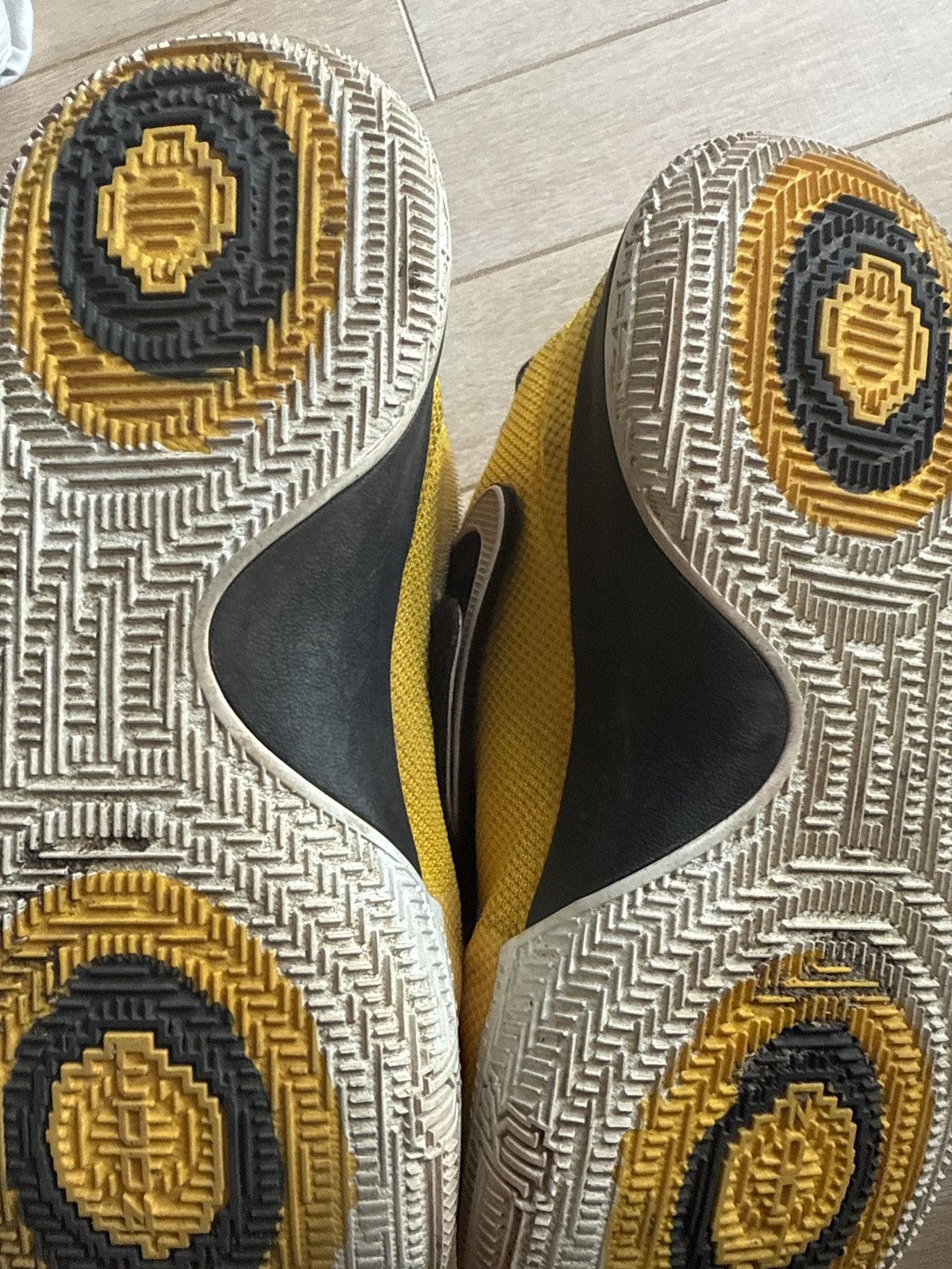 Nike Nike Kyrie Low 1 Size US 12 / EU 45 - 6 Thumbnail