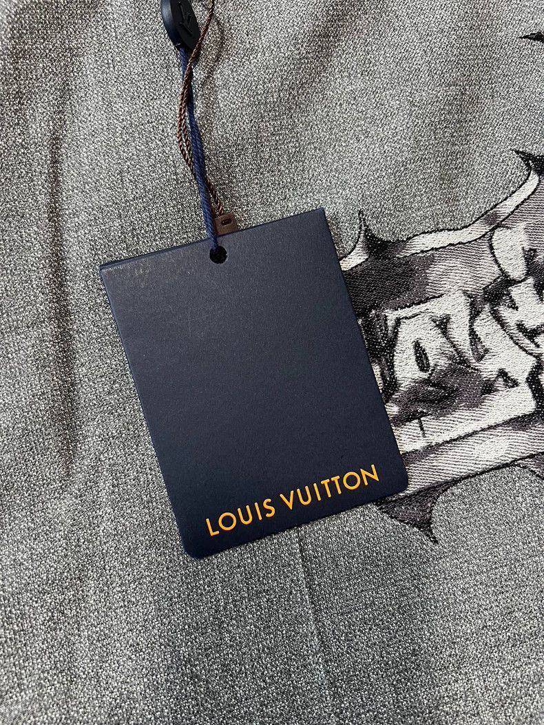 Louis Vuitton LV Louis Vuitton Graffiti Pattern Shorts Size 44-2506 Size US 44 / EU 60 - 4 Thumbnail