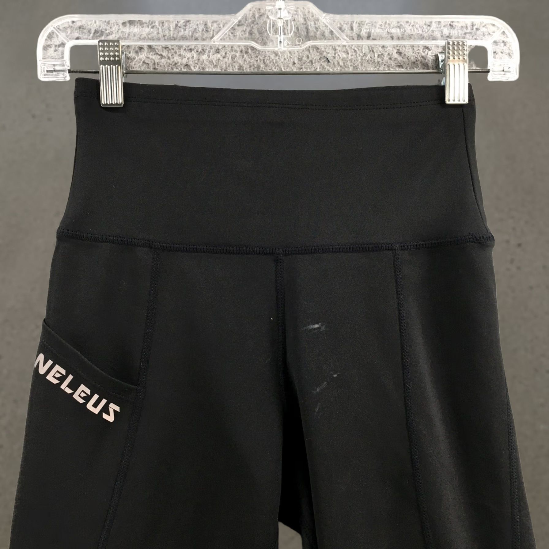 Vintage Neleus Capri Yoga Leggings Womens S Black Tummy Control High Waist Pockets Size 28" / US 6 / IT 42 - 1 Thumbnail