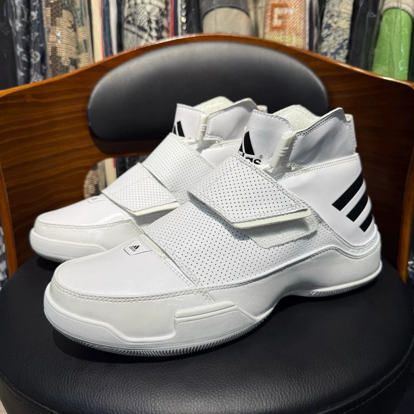 Adidas Adidas Basketball White Lowtop Sneakers 42 Men Size US 9 / EU 42 - 1 Thumbnail