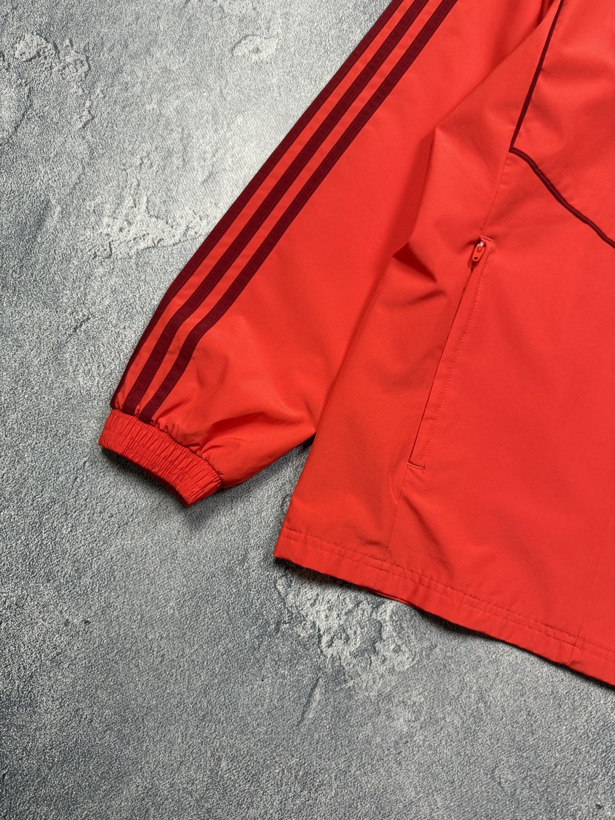 Adidas Vintage Adidas FC Bayern Munchen Soccer Zip Up Windbreaker Size US L / EU 52-54 / 3 - 6 Thumbnail