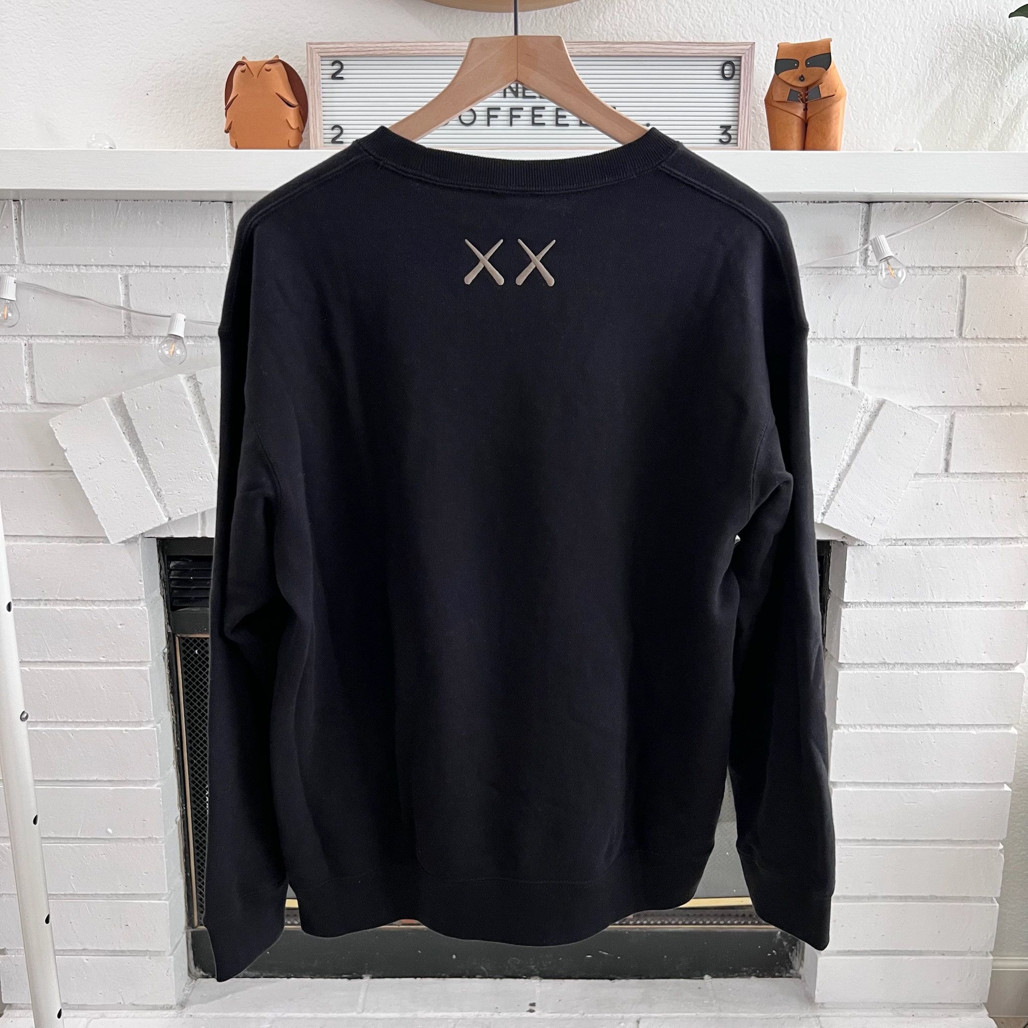 Uniqlo Uniqlo Kaws UT Graphic Black Crewneck Sweatshirt Pullover Size US L / EU 52-54 / 3 - 2 Thumbnail