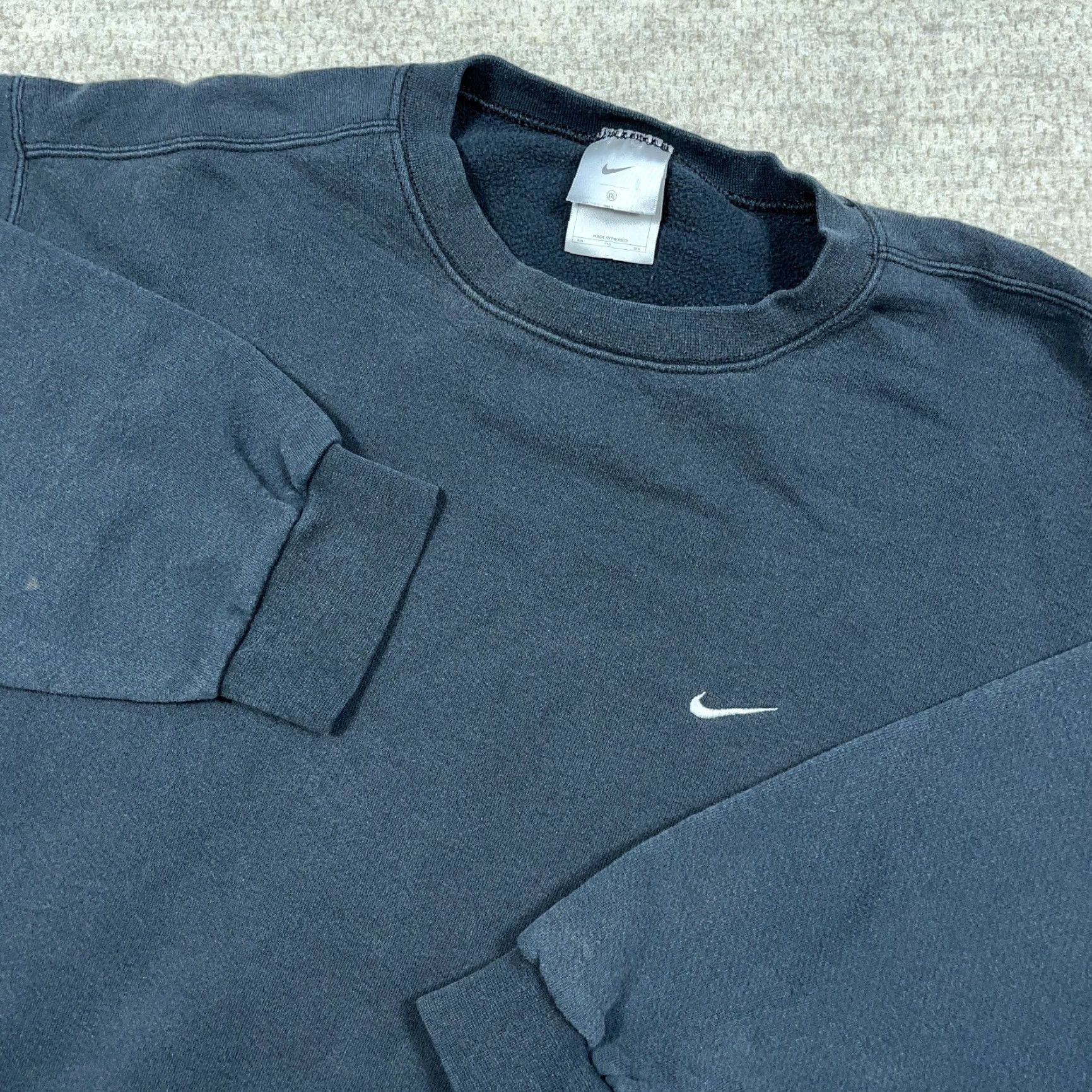 Nike VINTAGE Nike Sweatshirt Men 2XL Gray Crewneck Pullover Hoodie Pockets All Seasons Solid 2000s Sports Nike Sportswear Mens Sweatshirt Size US XXL / EU 58 / 5 - 2 Thumbnail