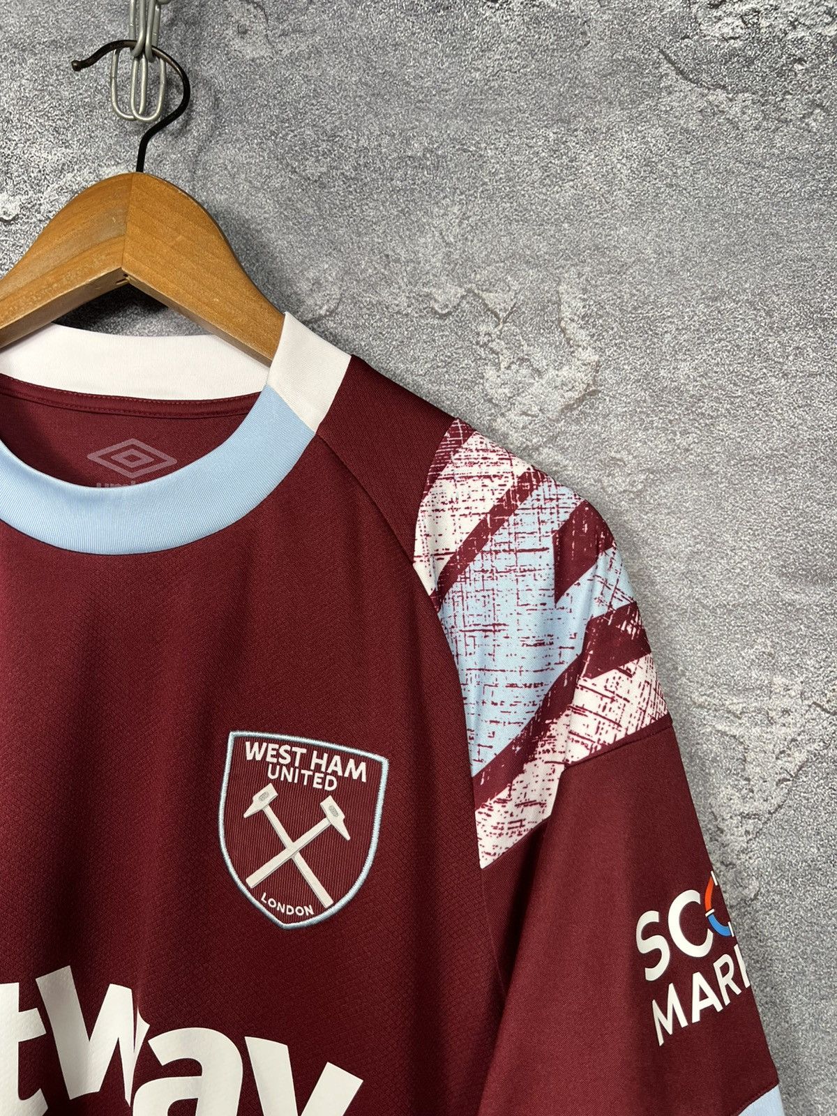 Umbro Umbro West Ham United 2022/23 Hone Jersey T-shirt Size Xl Size US XL / EU 56 / 4 - 4 Thumbnail