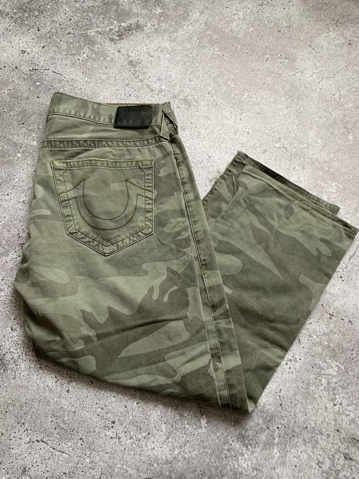 True Religion 🔥CRAZY TRUE RELIGION DISTRESSED CAMO PANTS Y2K Size US 36 / EU 52 - 17 Thumbnail