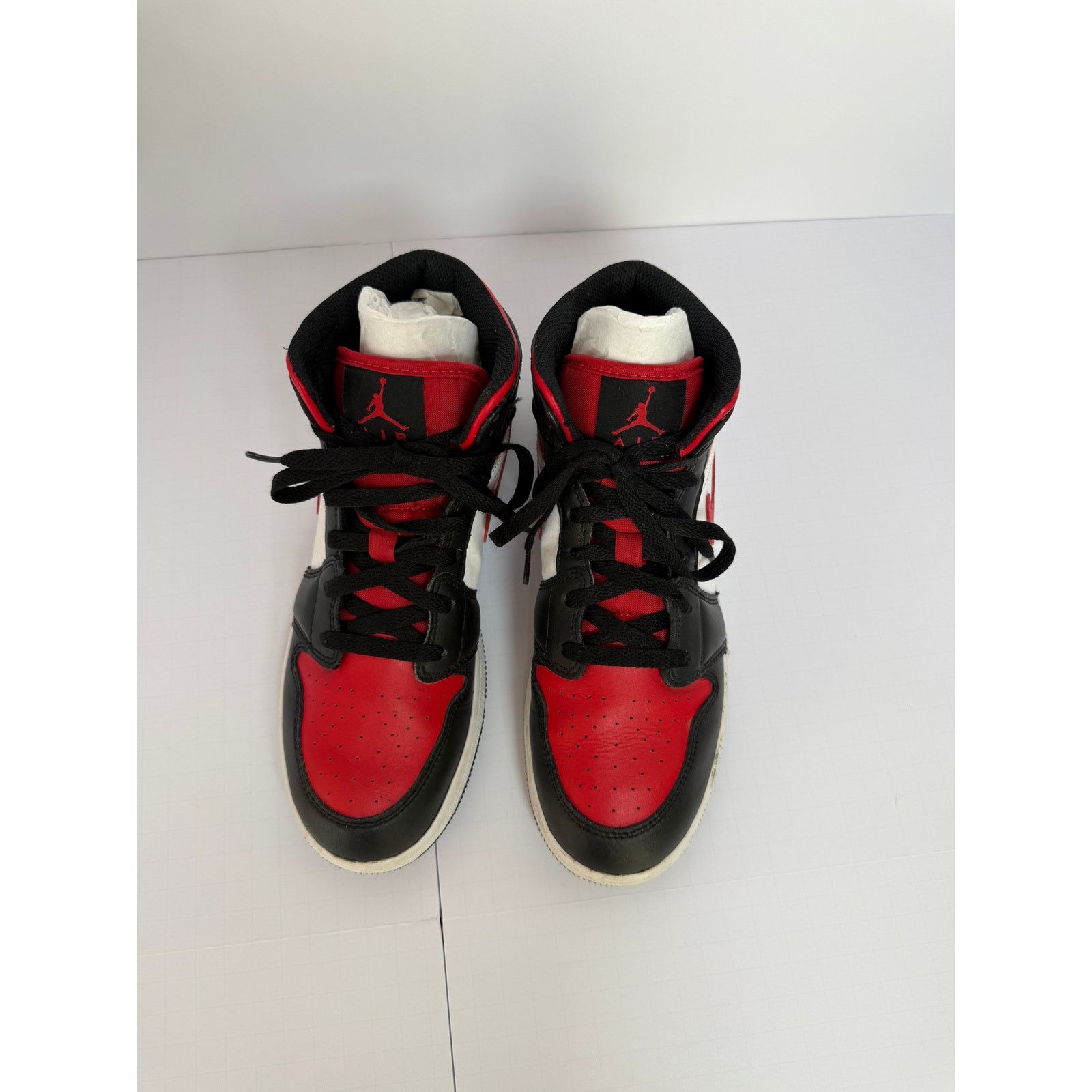 Jordan Brand The Air Jordan 1 Mid 'Black Fire Red' (554725-079) Size US 7 / EU 40 - 4 Thumbnail