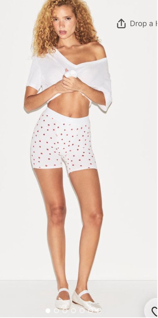 SKIMS NIB Skims COTTON RIB BOXER snow strawberry print Medium Size 26" / US 2 / IT 38 - 1 Thumbnail