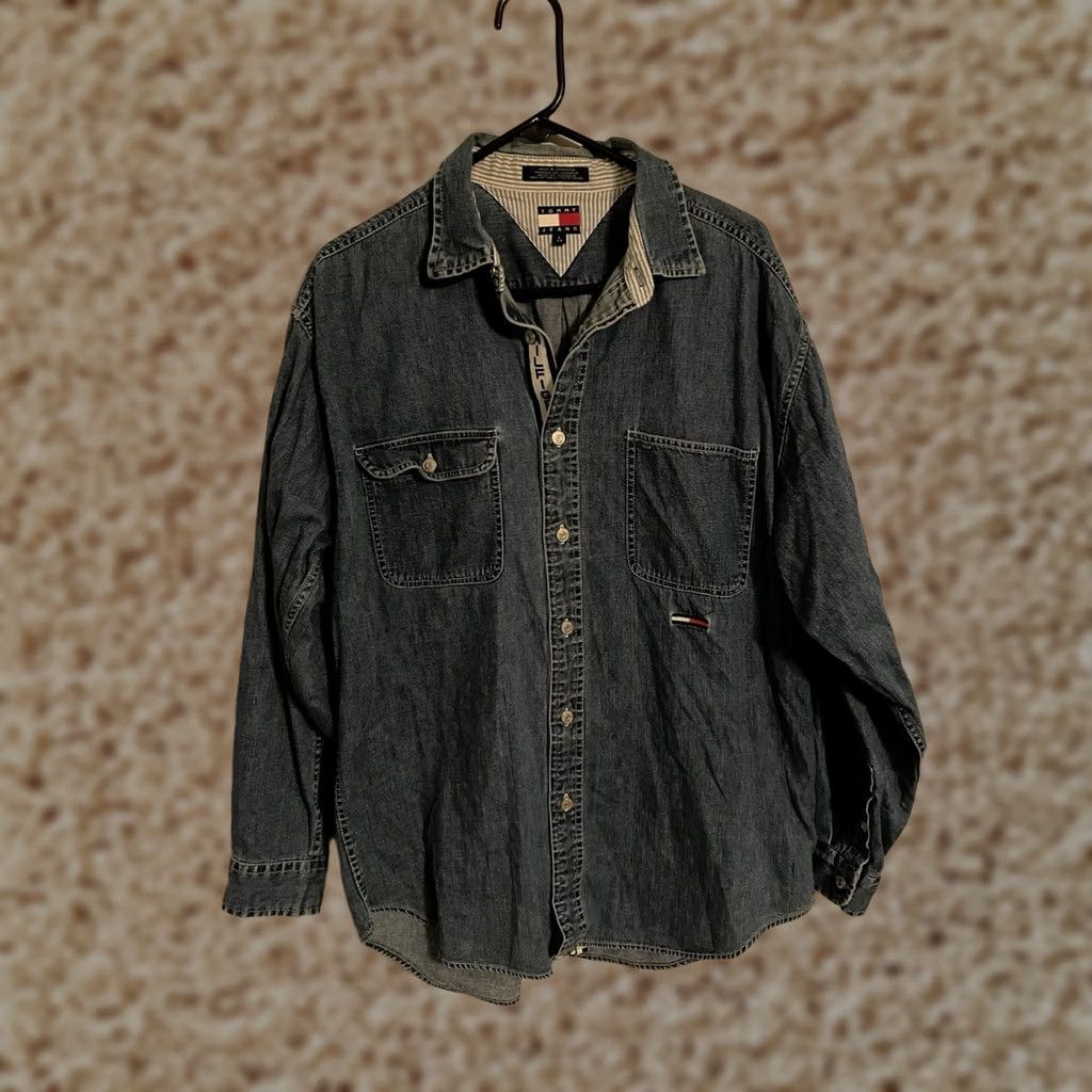 Tommy Hilfiger VINTAGE Tommy Hilfiger Denim Shirt Mens L Blue Button-Up Long Sleeve Regular Fit 100% Cotton Jeans Shirt Ta Tommy Jeans 90s 2000s Size US L / EU 52-54 / 3 - 1 Thumbnail