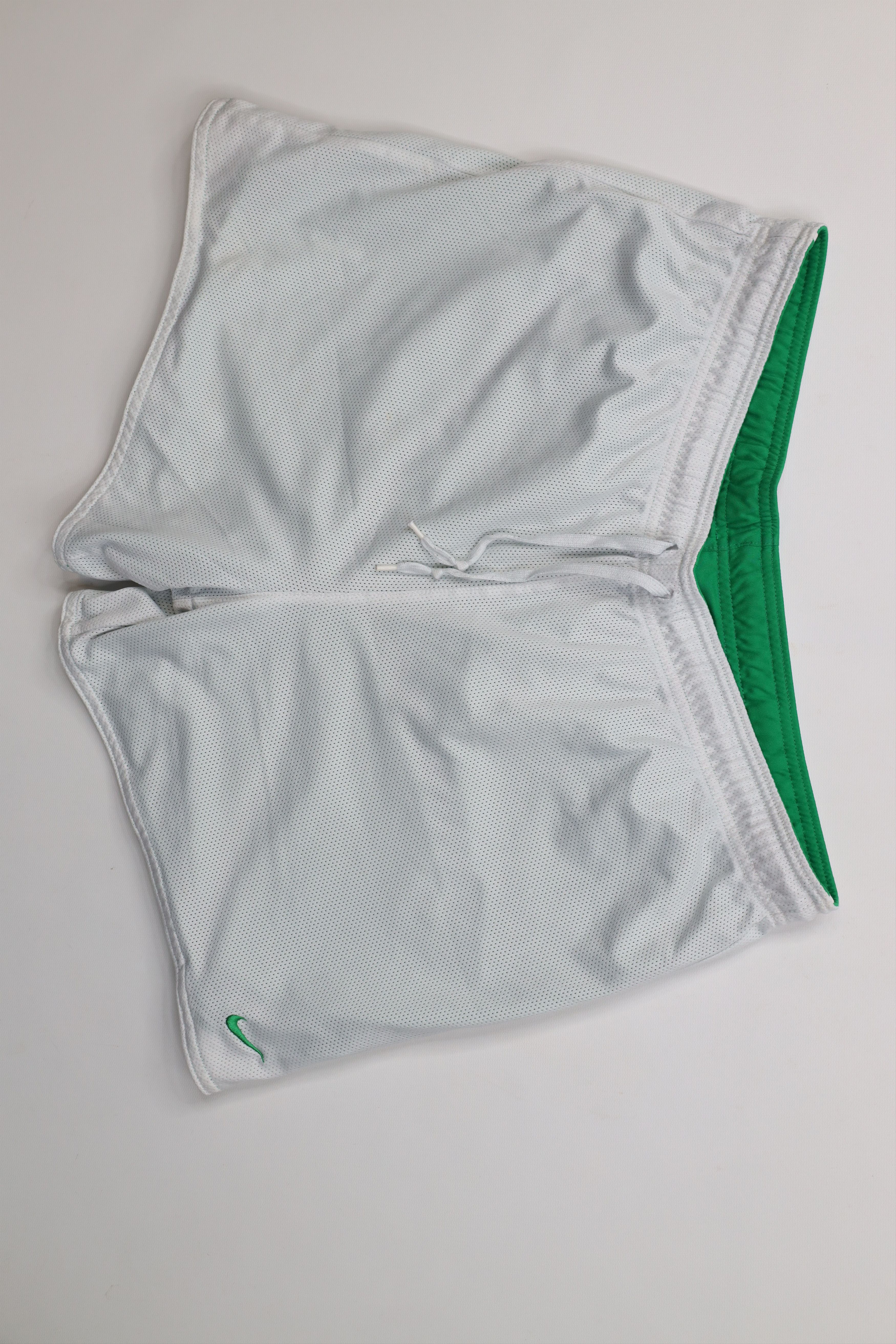 Nike Vintage Nike Swoosh Reversible Soccer Shorts Green White Size 33" - 8 Thumbnail