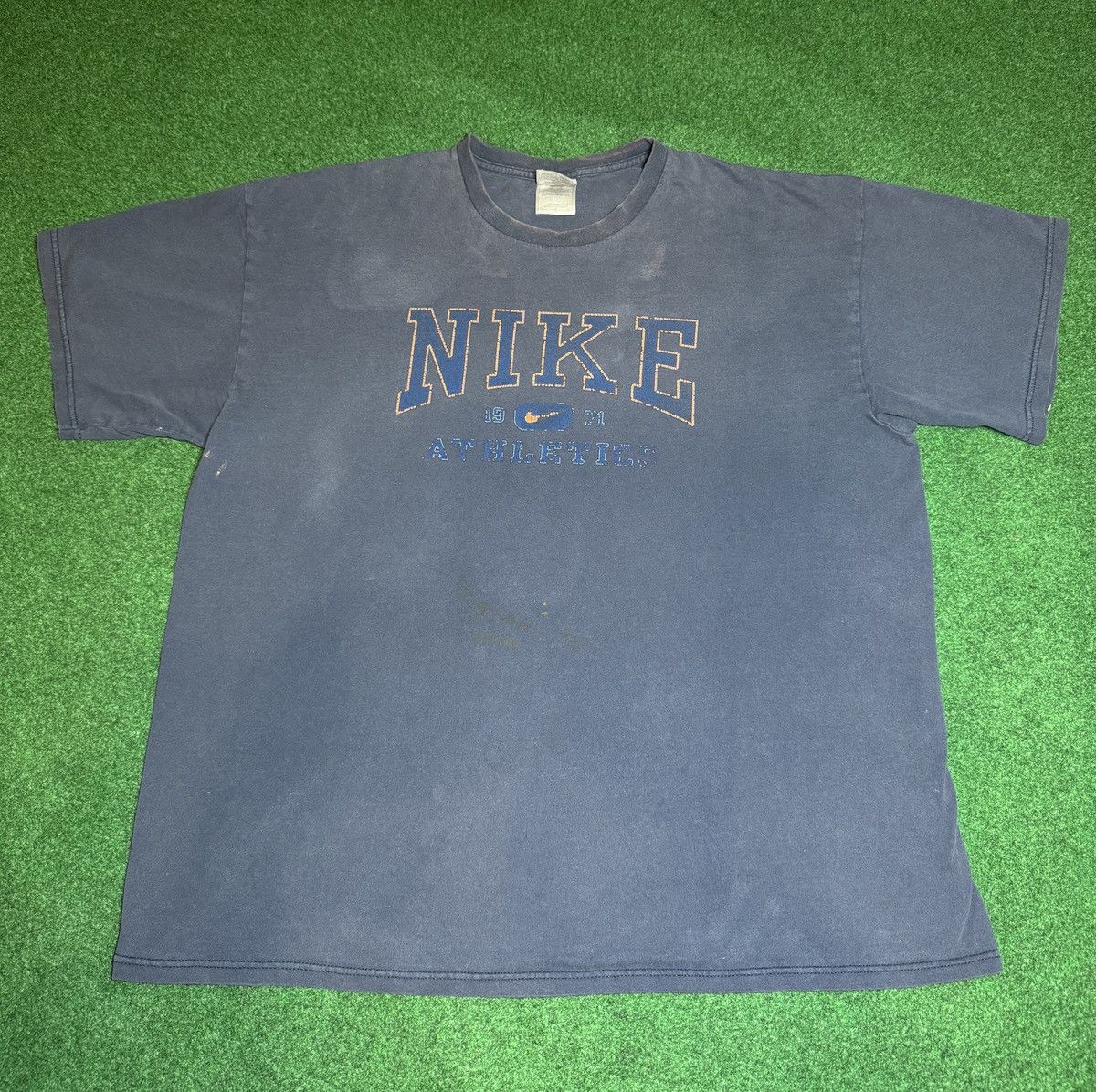 Nike × Vintage Vintage Y2K Nike Faded Distressed Mens XXL Boxy T Shirt Size US XXL / EU 58 / 5 - 1 Thumbnail