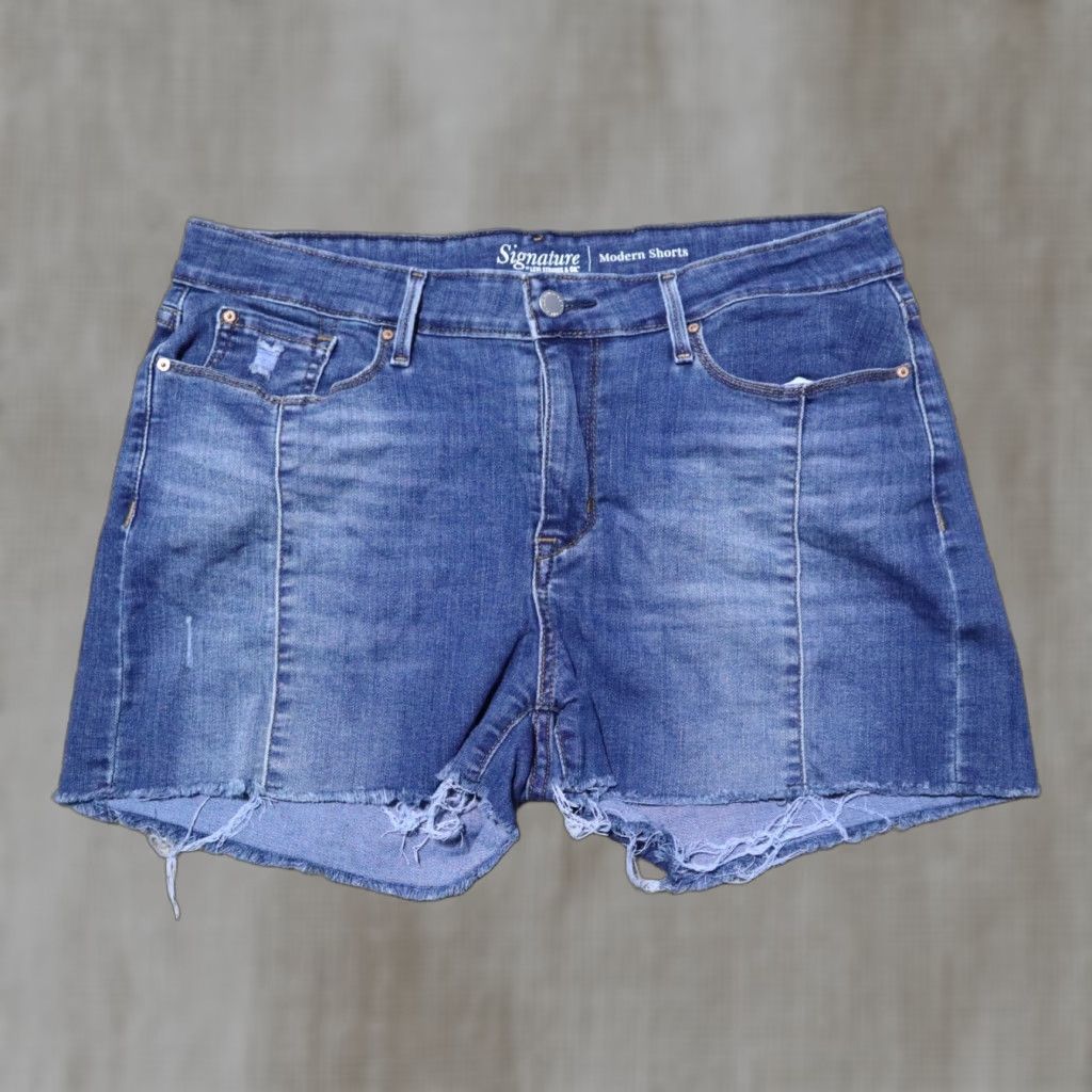CO Signature by Levi Strauss & Co. Blue Modern Shorts 12-W31 Womens Regular 12 Blue 5-Pocket Denim Short Casual Modern 90s Style? Size 31" - 1 Thumbnail