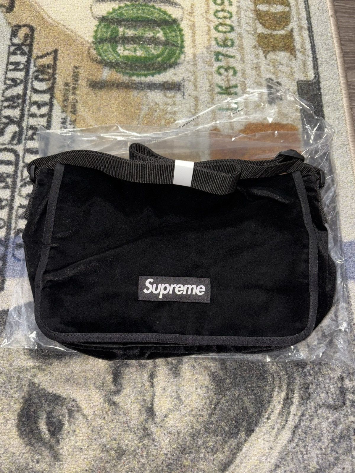 Messenger Supreme Small ブラック Bag Velvet
