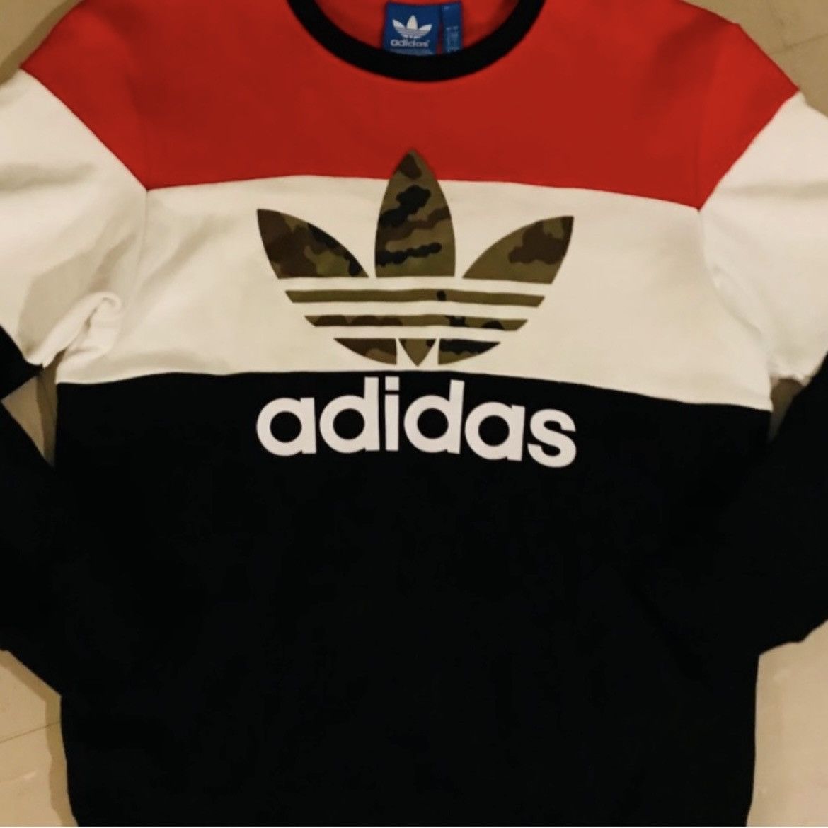 Adidas ADIDAS MEN'S RED WHITE BLACK SWEATSHIRT CAMO TREFOIL LOGO Size US M / EU 48-50 / 2 - 2 Thumbnail