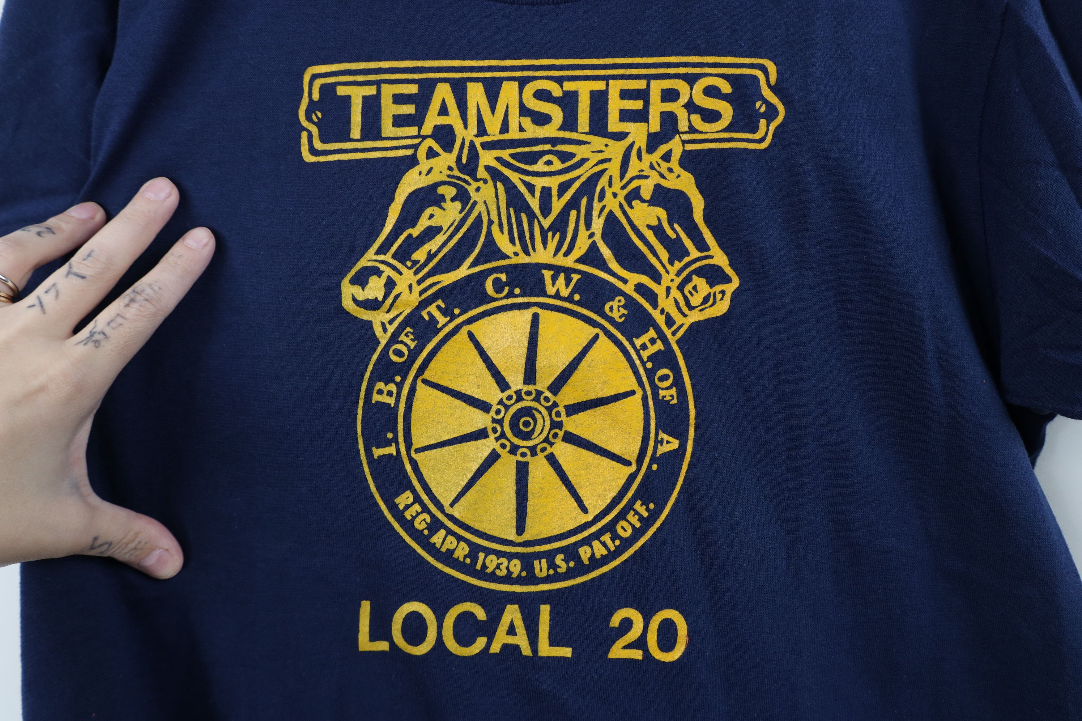 Vintage Vintage 80s Teamsters 20 Union Short Sleeve T-Shirt Blue USA Size US L / EU 52-54 / 3 - 6 Thumbnail