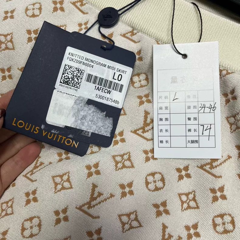Louis Vuitton Louis Vuitton size l 24 Latest Beige Logo Jacquard Knit Mid Size 25" / US 0 / IT 36 - 4 Thumbnail