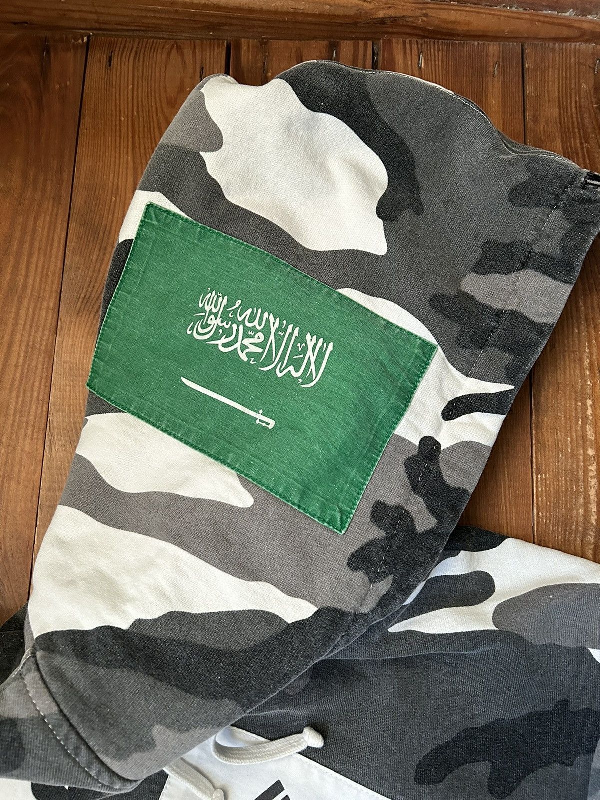 Supreme Supreme Snow Camo Flags Virgil Abloh Hoodie FW13 Size US L / EU 52-54 / 3 - 5 Thumbnail