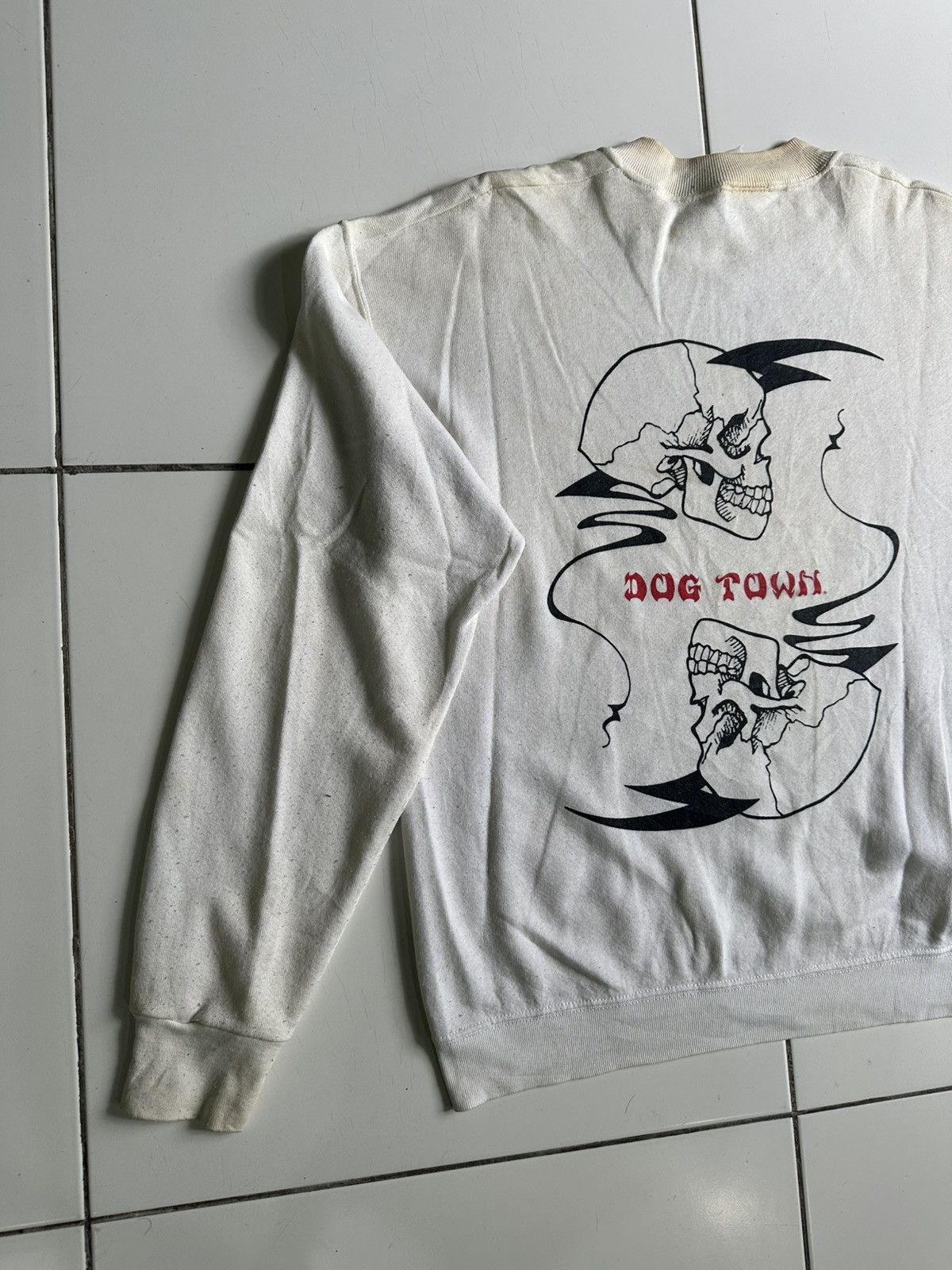 Fruit Of The Loom Vintage 90s Dog Town Skull stain White Crewneck Size US L / EU 52-54 / 3 - 3 Thumbnail