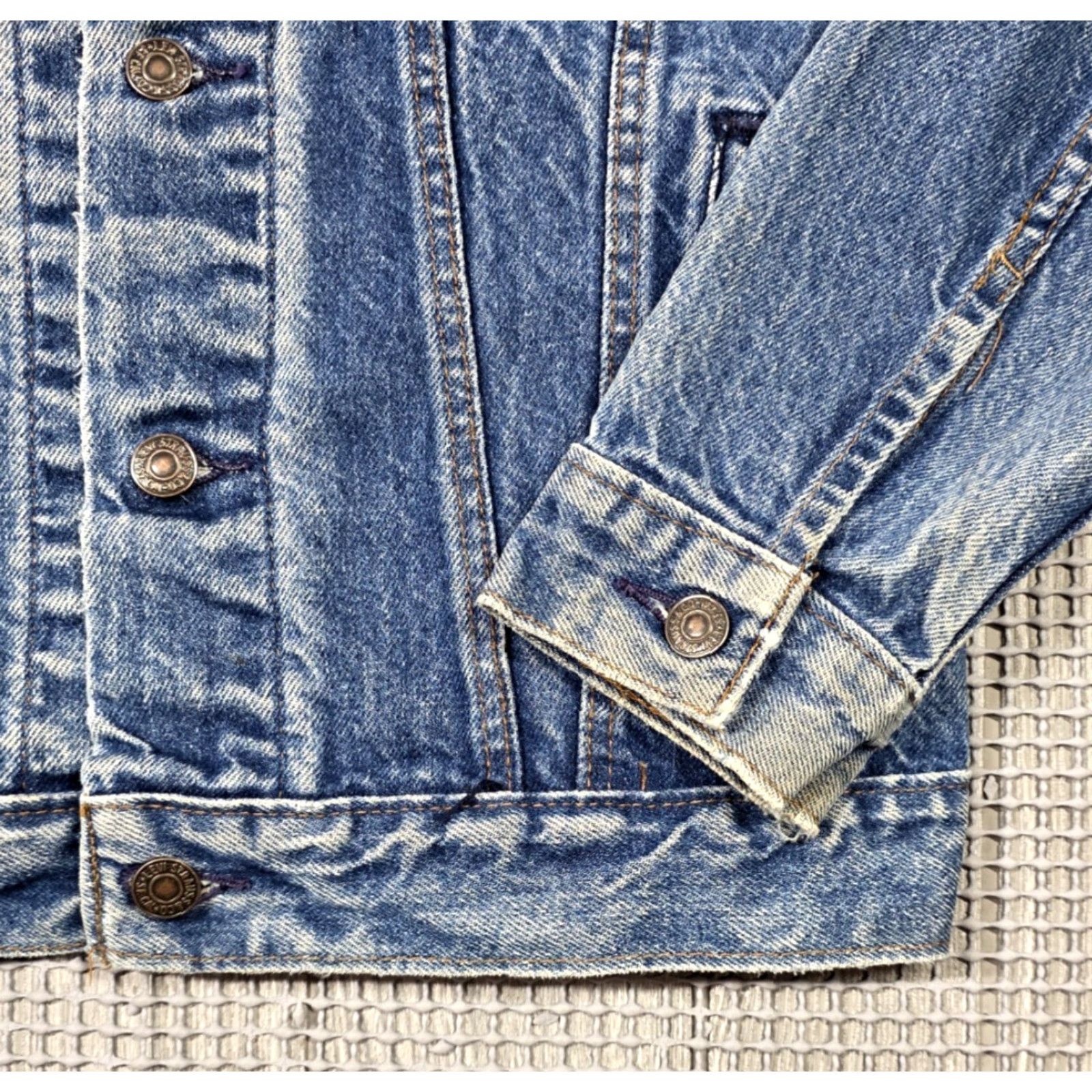 Levi's VINTAGE Levi’s Trucker Denim Jean Jacket 36R Distressed Med Wash 70506 80s 90s Jeans Jacket Mens Blue Size US 36 / EU 52 - 5 Thumbnail