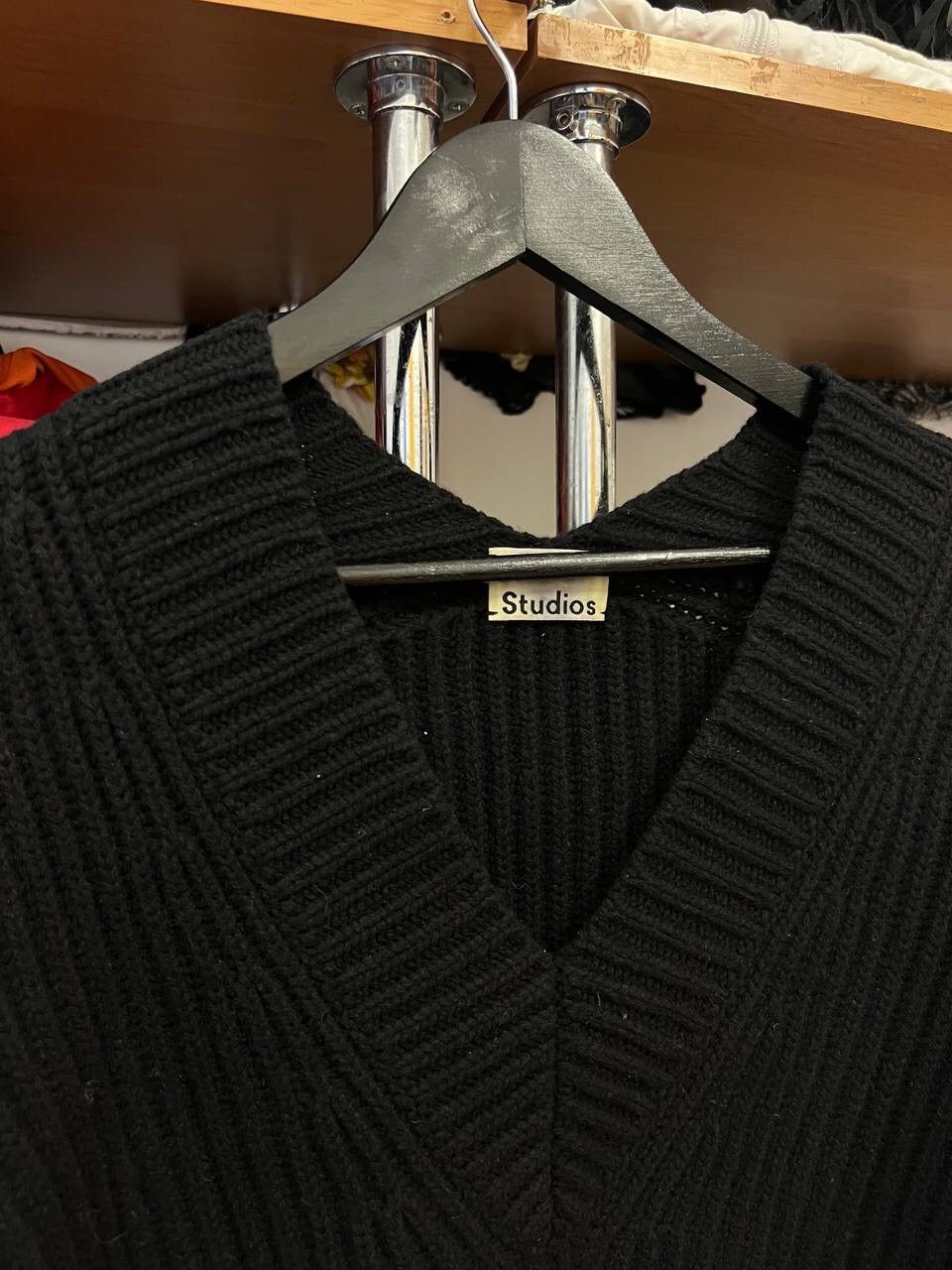 Acne Studios Acne Studios V Neck Vintage Luxury Sweater Size XS Size XS / US 0-2 / IT 36-38 - 6 Thumbnail