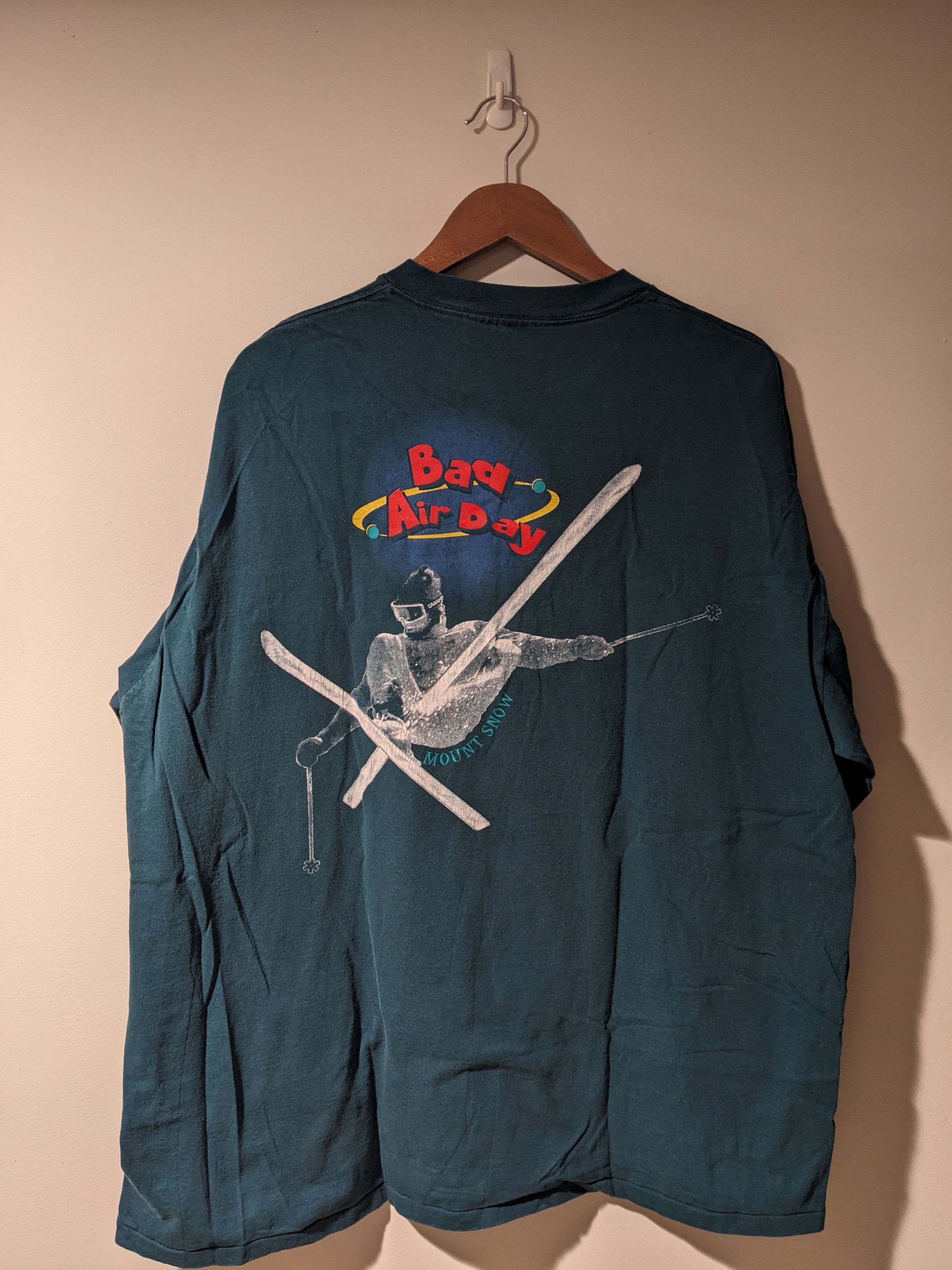 Vintage Vintage 90s Bad Air Day Mount Snow Ski Long-Sleeve T-Shirt Size US XXL / EU 58 / 5 - 1 Thumbnail