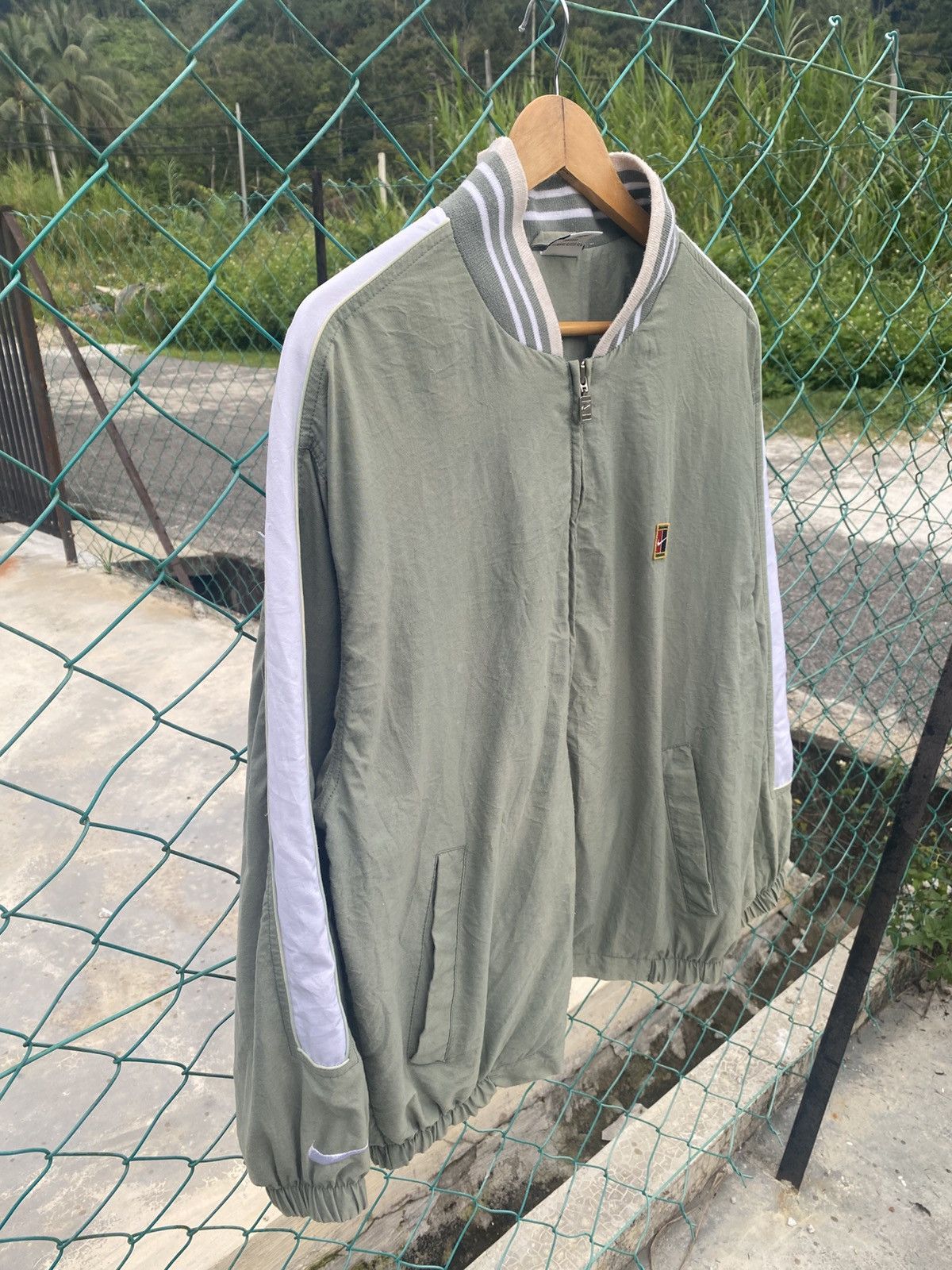 Nike Distressed Vintage 90’s Nike court thermal jacket Size US L / EU 52-54 / 3 - 4 Thumbnail