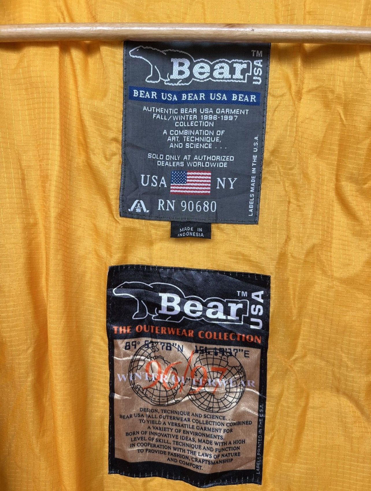 Vintage Vintage 90s Bear Usa Black Puffer Bomber Jacket Size US XL / EU 56 / 4 - 11 Thumbnail