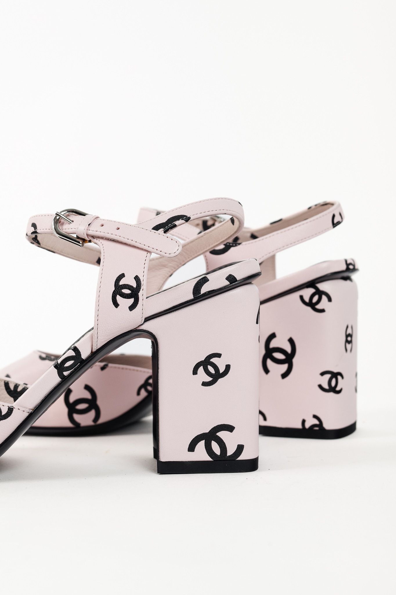 Chanel Chanel 22S Light Pink CC-Print Leather Sandals Size US 8 / IT 38 - 8 Thumbnail