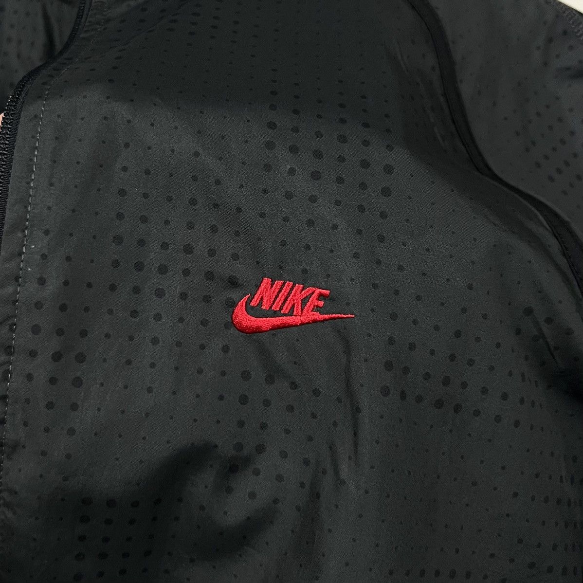 Nike Vintage Nike Black Nylon Y2K Zip Track Jacket Size M Size US M / EU 48-50 / 2 - 7 Thumbnail