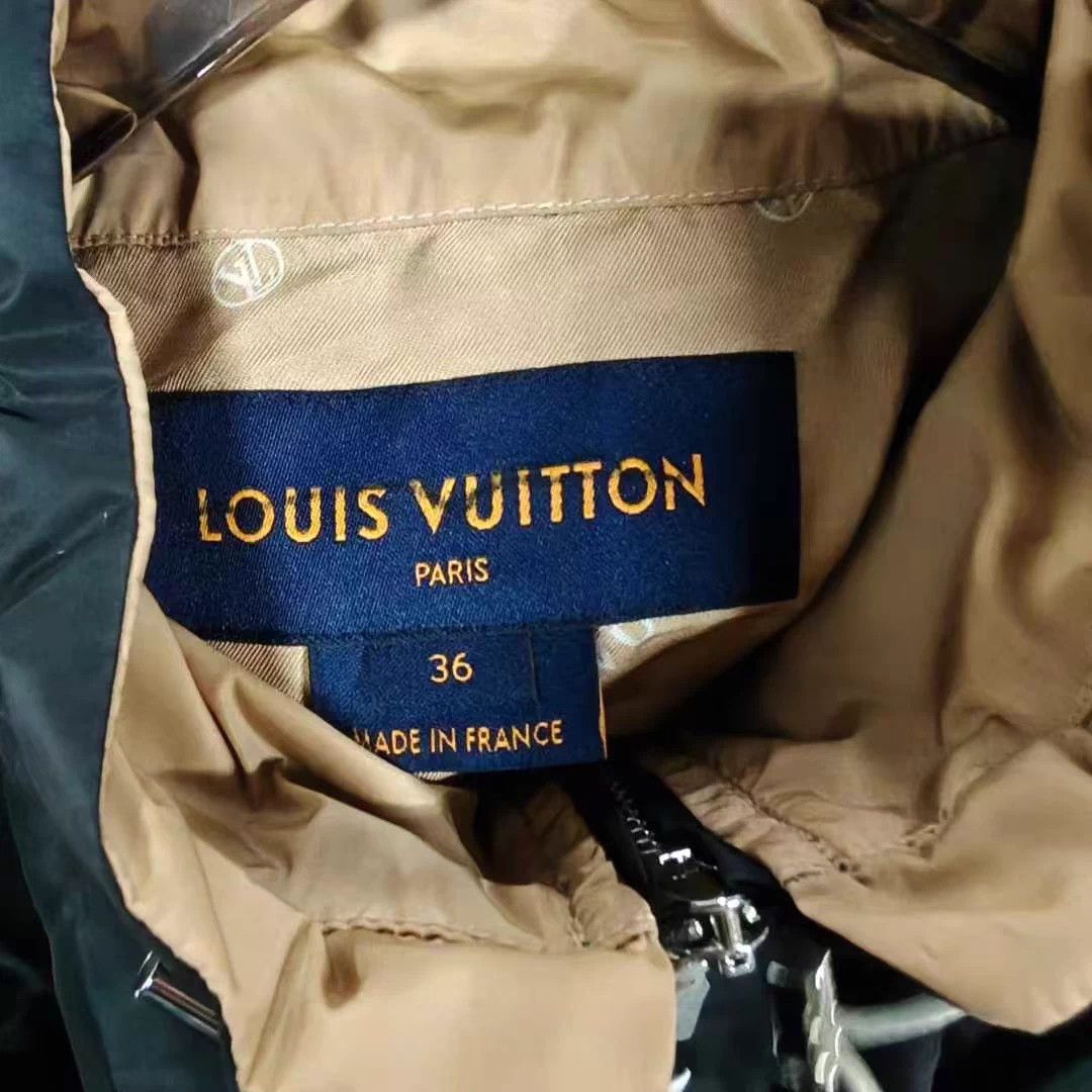 Louis Vuitton LV Arm Logo Trench Coat 36 99 New Size XS / US 0-2 / IT 36-38 - 2 Thumbnail