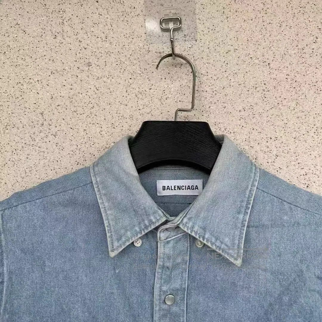 Balenciaga Balenciaga Back Logo Denim Shirt. Size S / US 4 / IT 40 - 2 Thumbnail