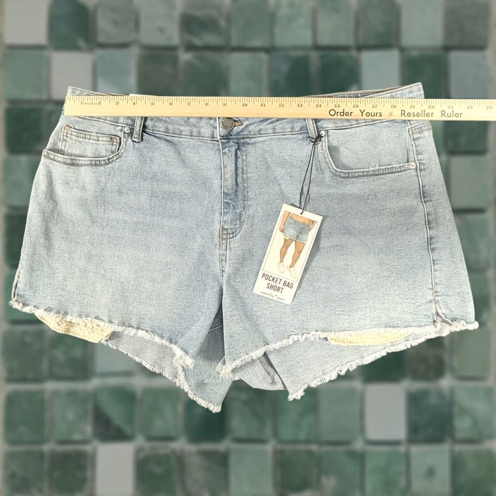 Vintage Vanilla Star Shorts Womens 20W Light Wash Denim Crochet Trim Frayed Pocket Bag Baggy Vintage Style Casual Festival Bohemian Travel Womens 20W Size 42" / US 20 - 1 Thumbnail