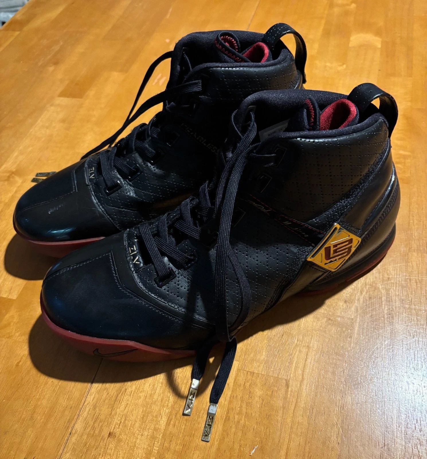 Nike 2007 LeBron 5 Black Crimson Metallic Gold Size US 12 / EU 45 - 5 Thumbnail