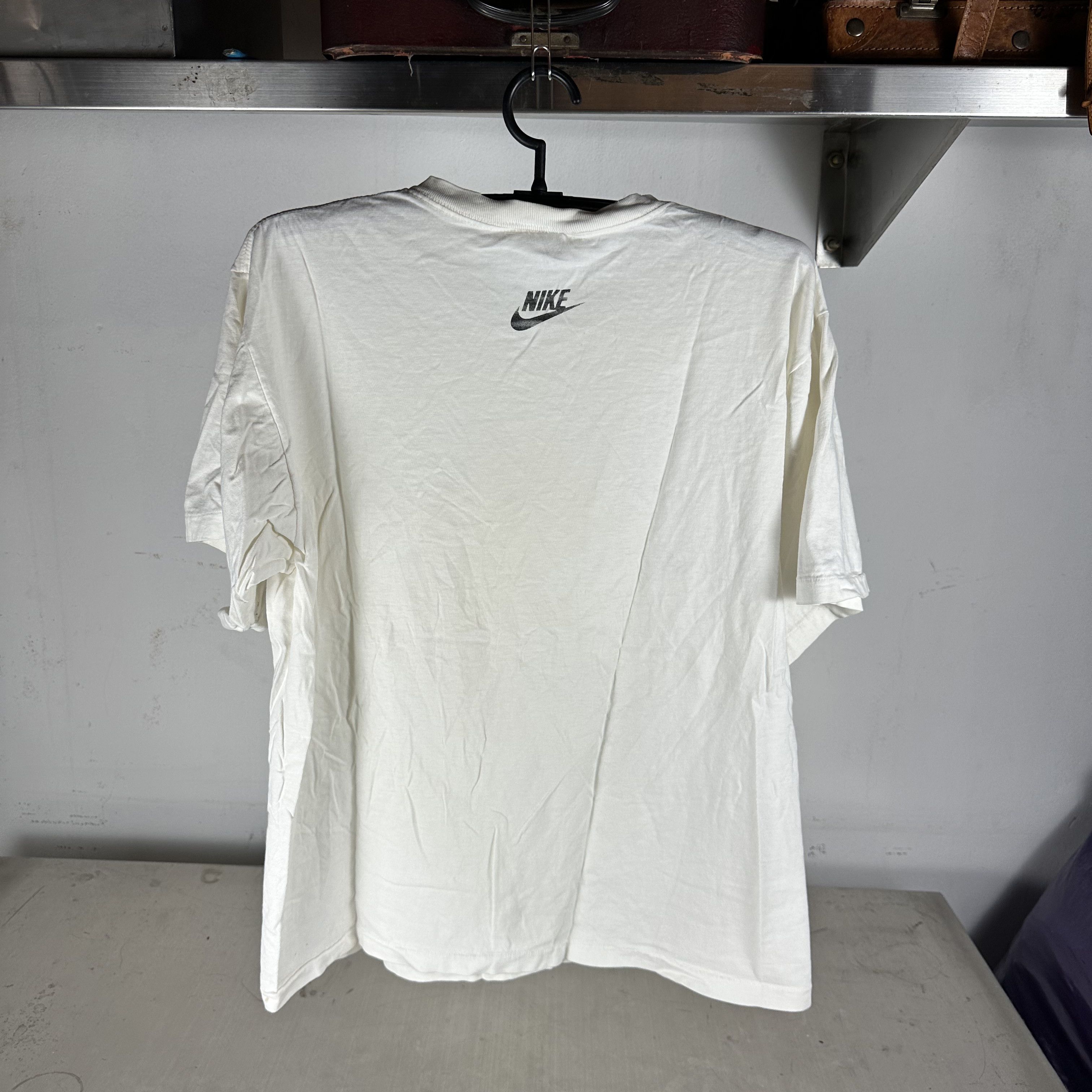 Vintage Vintage Nike 90s Michael Jordan Air Jordan Graphic T-shirt Size US L / EU 52-54 / 3 - 4 Thumbnail