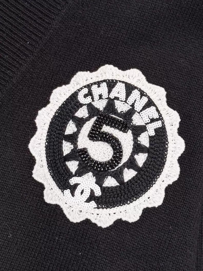 Chanel Chanel No. 5 badge embroidery long-sleeved knitted cardiga Size XXS / US 00 / IT 34 - 4 Thumbnail