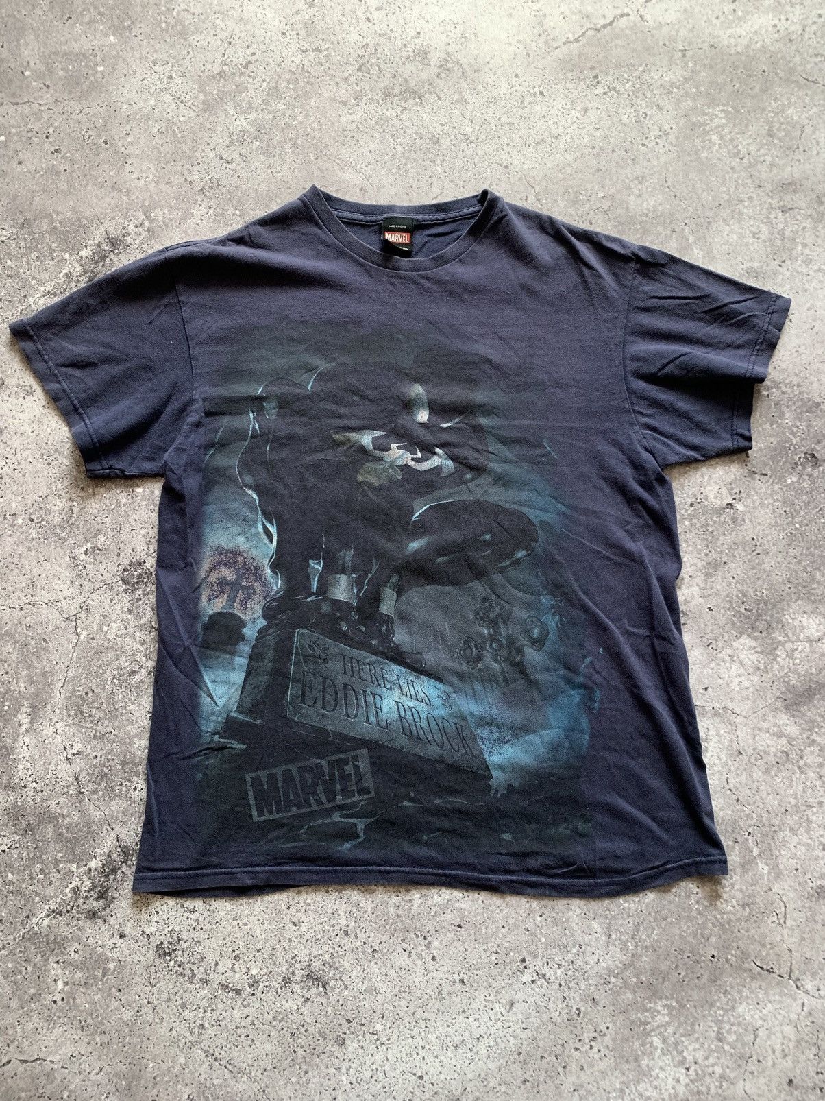Marvel Comics 🔥VINTAGE MARVEL VENOM HERE LIES EDDIE BROCK 00’s T-SHIRT Size US L / EU 52-54 / 3 - 1 Thumbnail