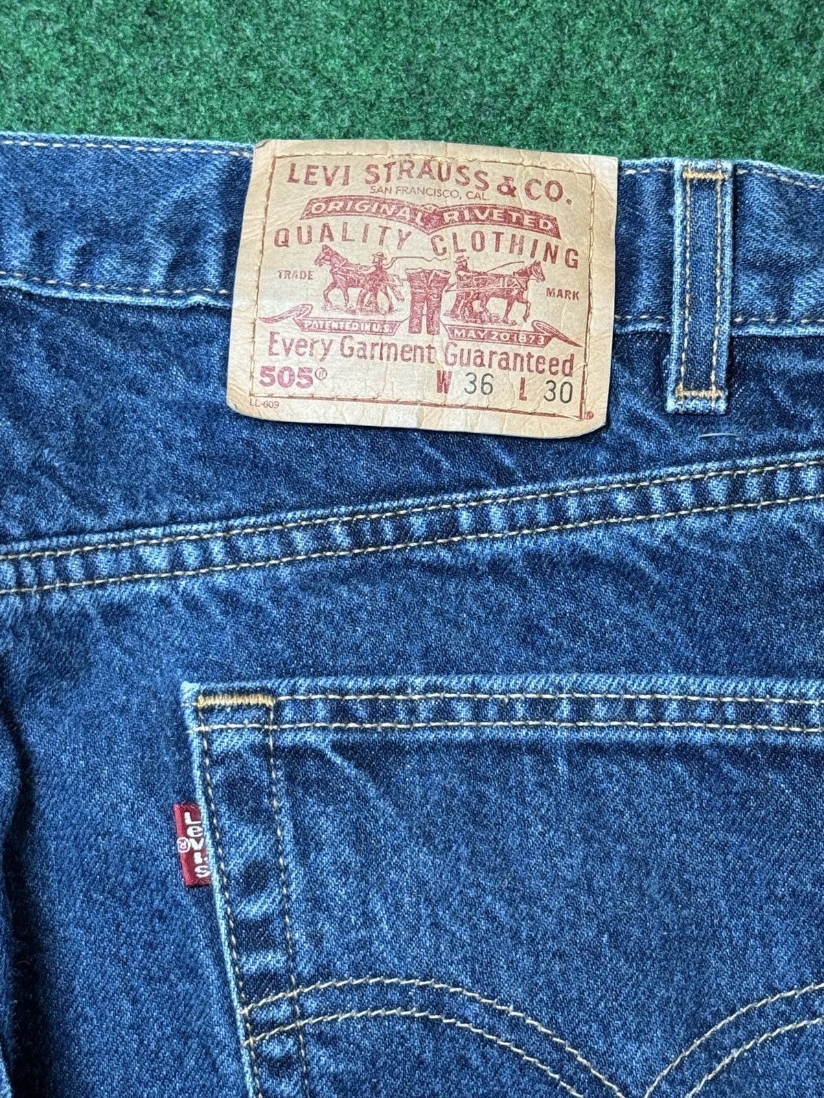 Levi's Vintage Clothing × Vintage Vintage Levi’s 505 USA MADE Regular Fit Straight Leg Jeans Size US 36 / EU 52 - 4 Thumbnail