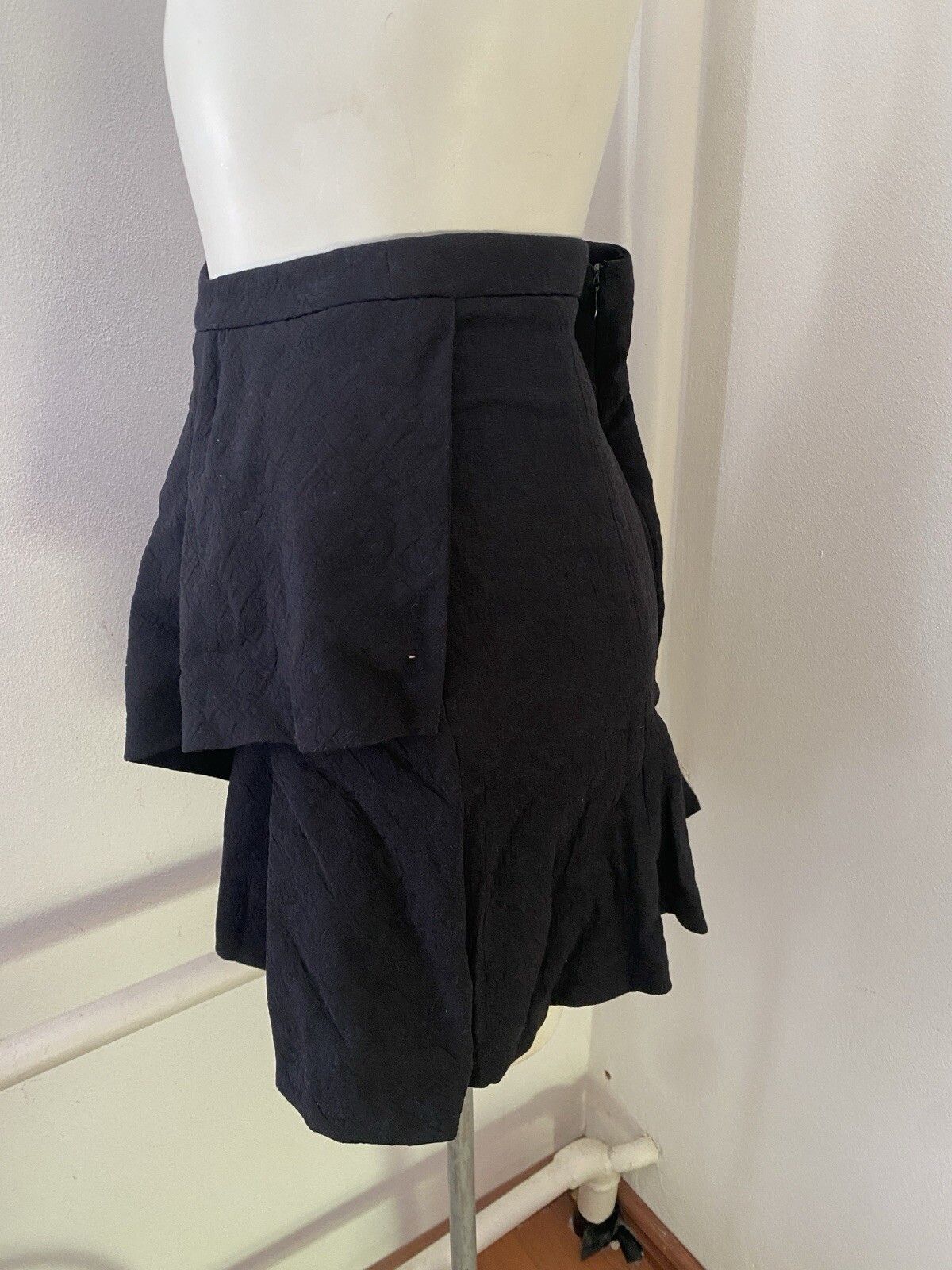 Other Zara Ruffled Mini Skirt Black Size XS Ol5 Size 28" / US 6 / IT 42 - 3 Thumbnail