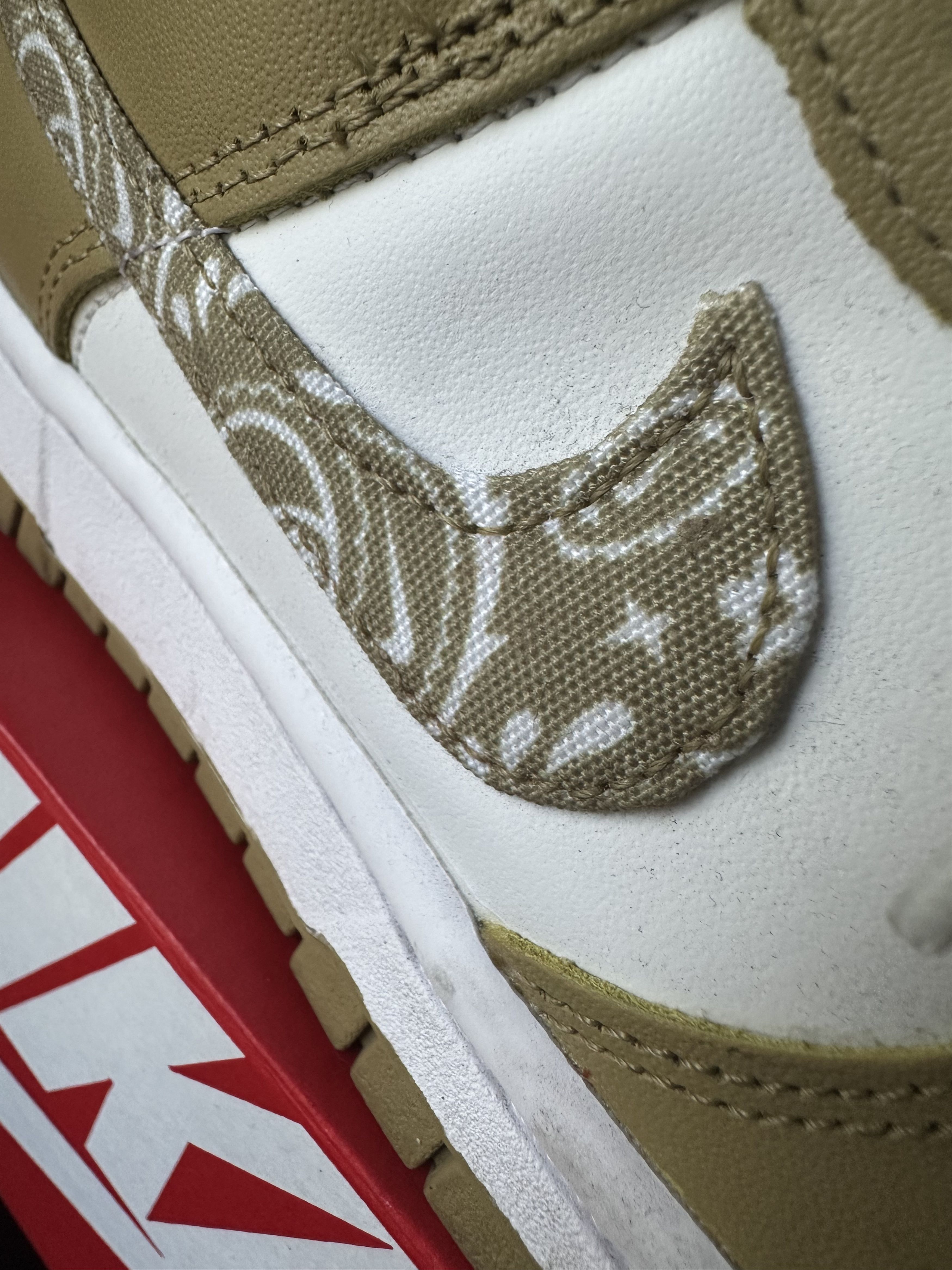 Nike PREOWNED WMNS NIKE DUNK LOW ESS "PAISLEY PACK BARLEY" Size US 7.5 / IT 37.5 - 4 Thumbnail