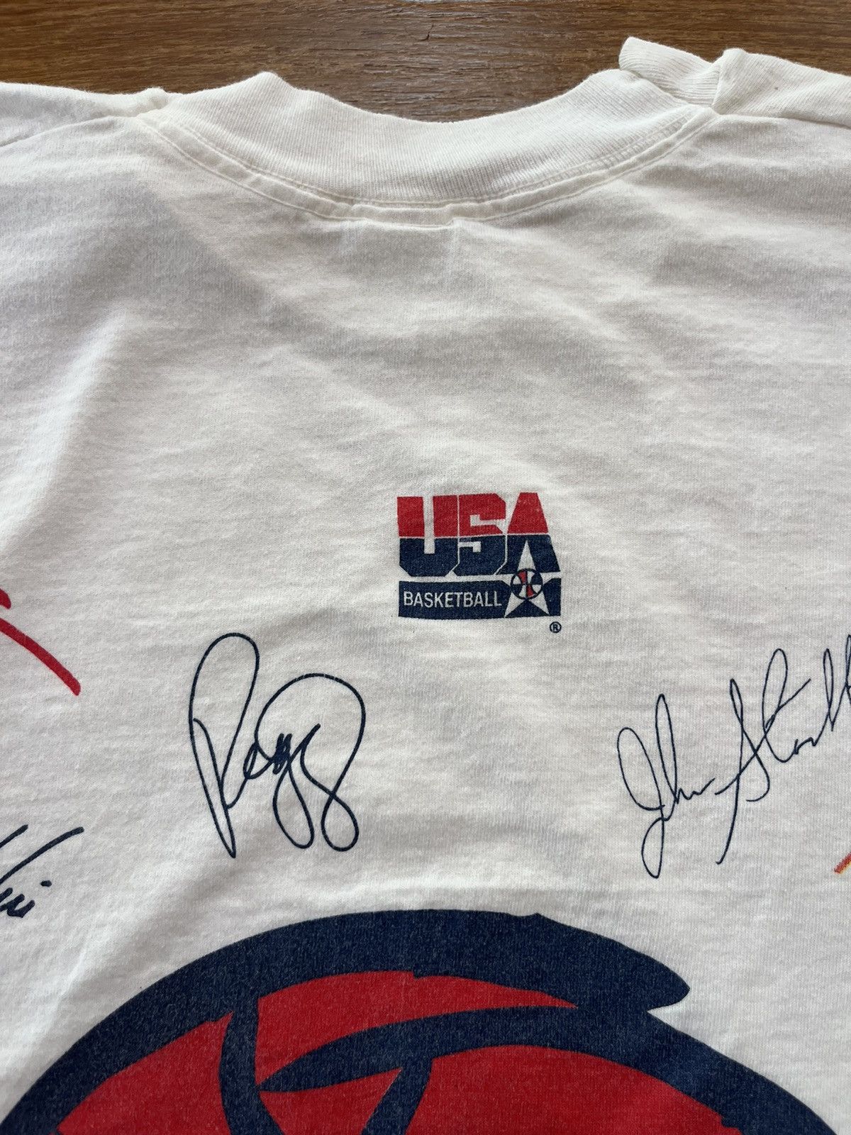 USA Olympics × Vintage Vintage DREAM TEAM USA Basketball Sign on back 90’s Tshirt Size US XL / EU 56 / 4 - 10 Thumbnail