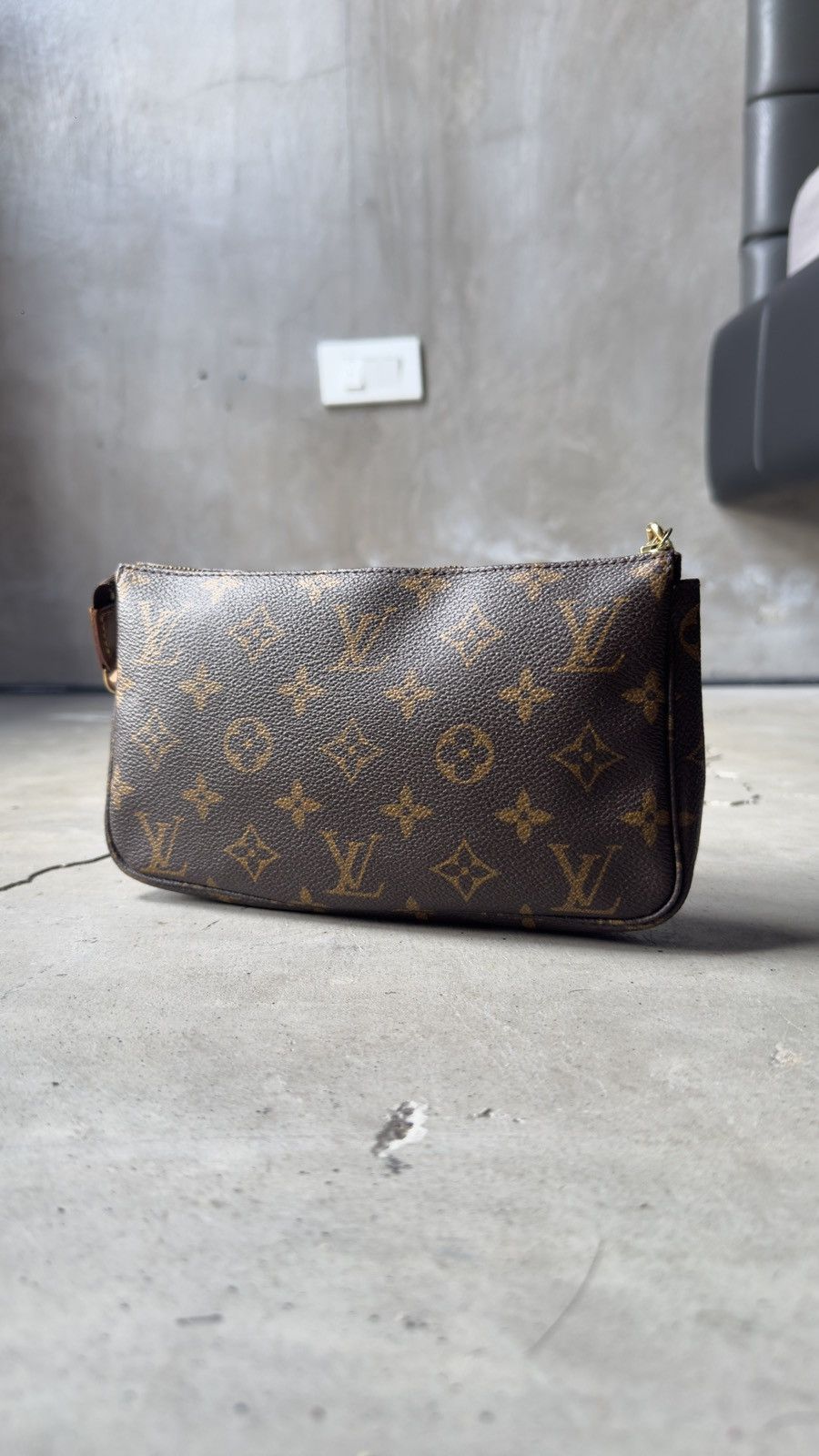 Louis Vuitton Louis Vuiton Pochette Size ONE SIZE - 10 Thumbnail