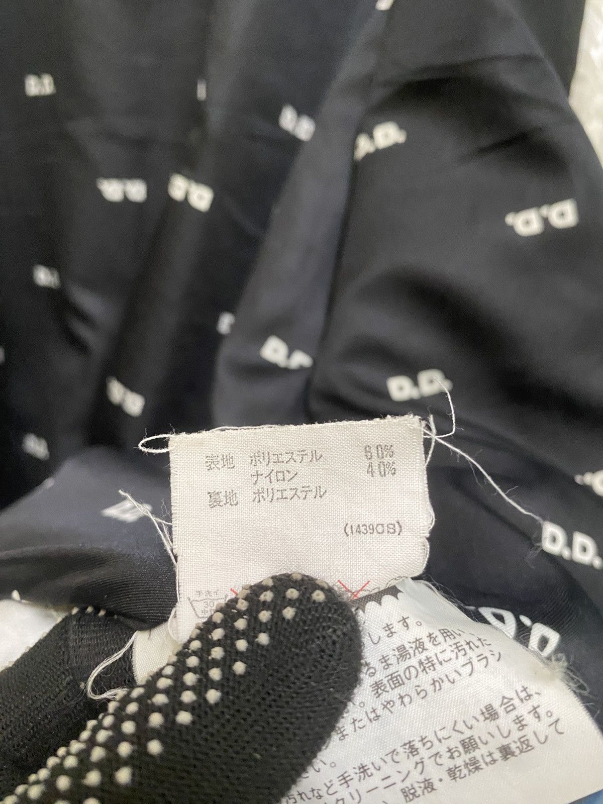 Descente Vintage Descente Decor D.D. Logo Tape Windbreaker White Size US L / EU 52-54 / 3 - 11 Thumbnail
