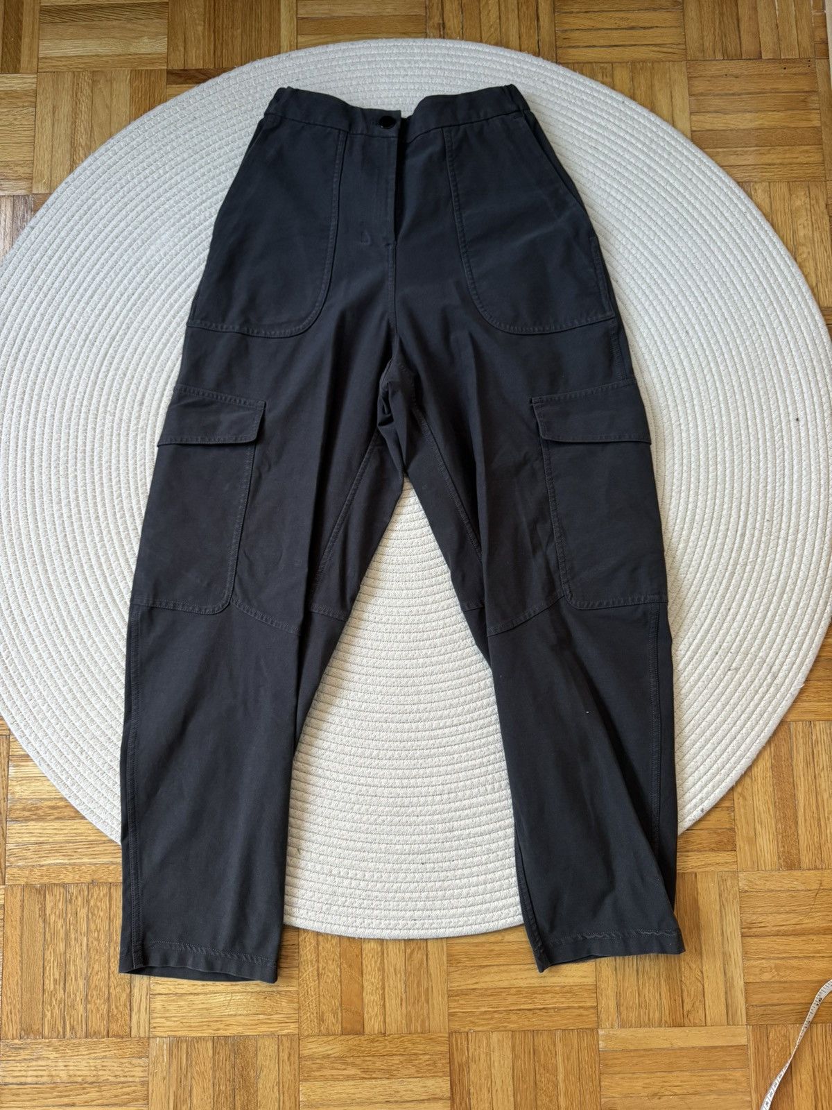 Lululemon Lululemon Cargo Pants size 25 Size 25" / US 0 / IT 36 - 1 Thumbnail