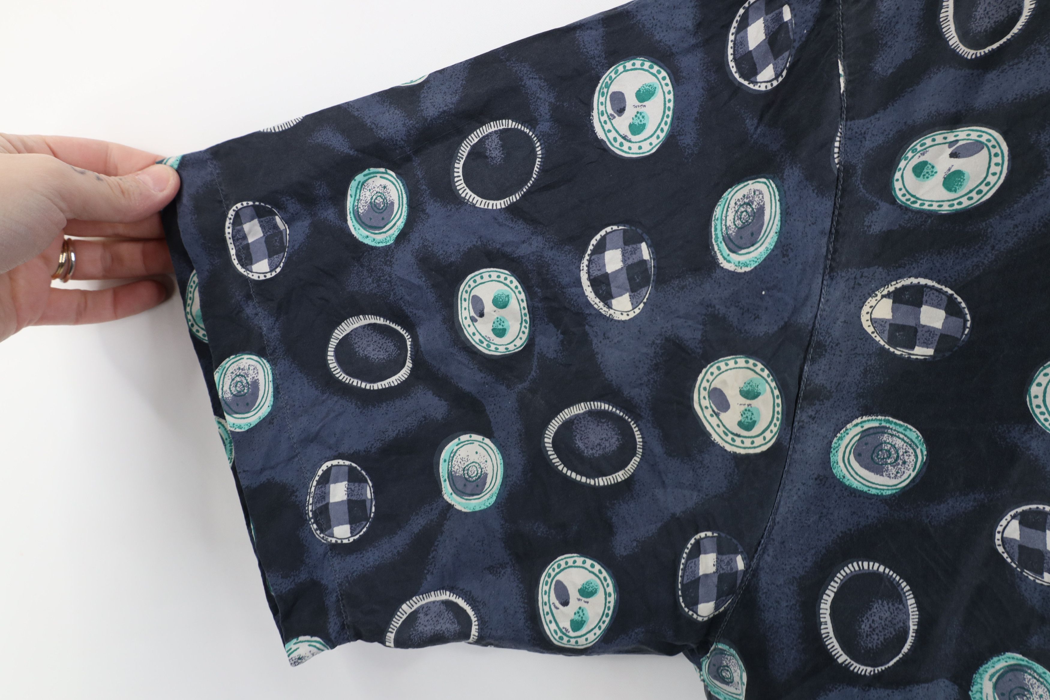 Vintage Vintage 90s Streetwear Geometric Silk Baggy Button Shirt Size US M / EU 48-50 / 2 - 8 Thumbnail
