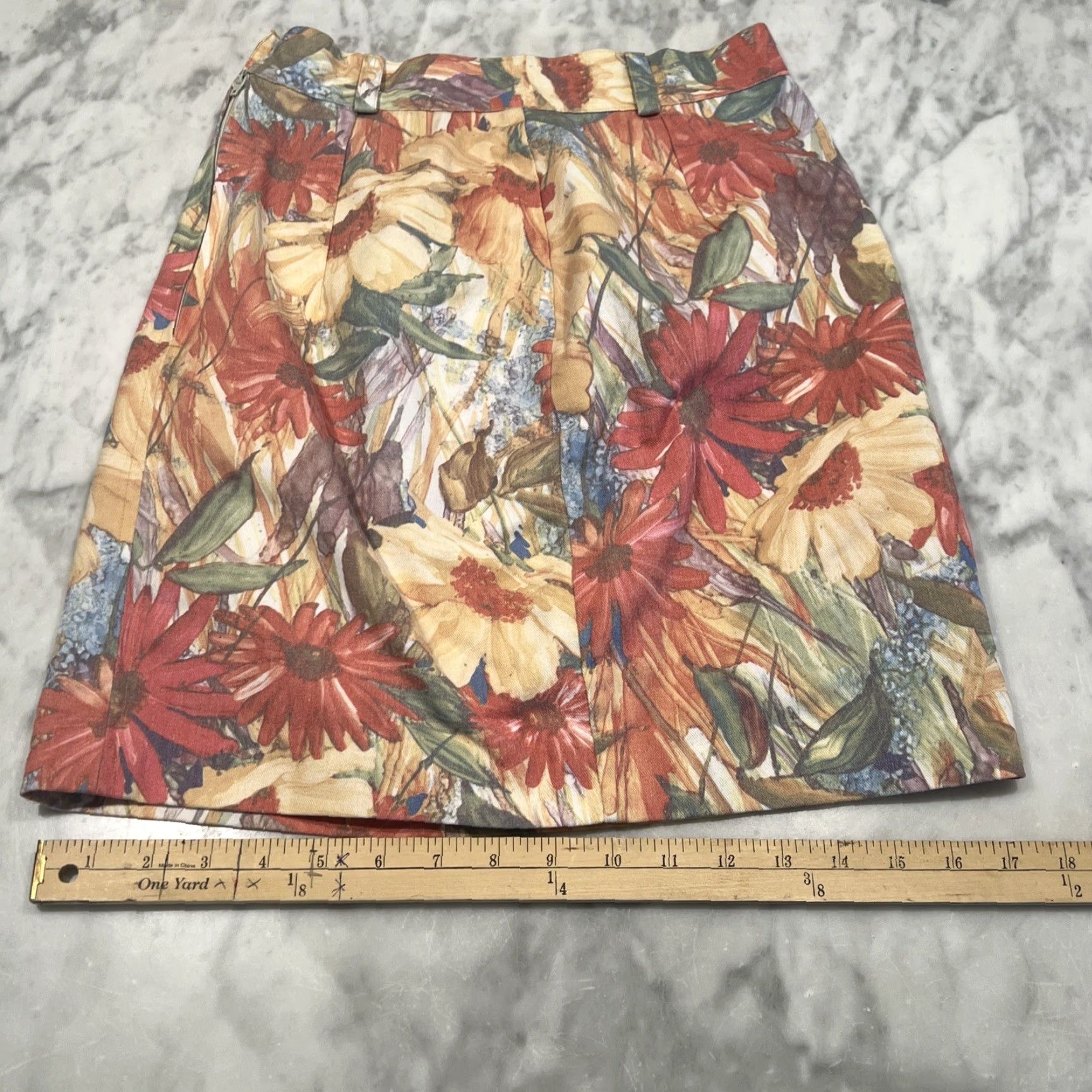 Vintage VINTAGE Madeleine Skirt Short Floral Cotton Size 8/10 Belt Loops Side Zip Women Official Streetwear? Size 30" / US 8 / IT 44 - 8 Thumbnail