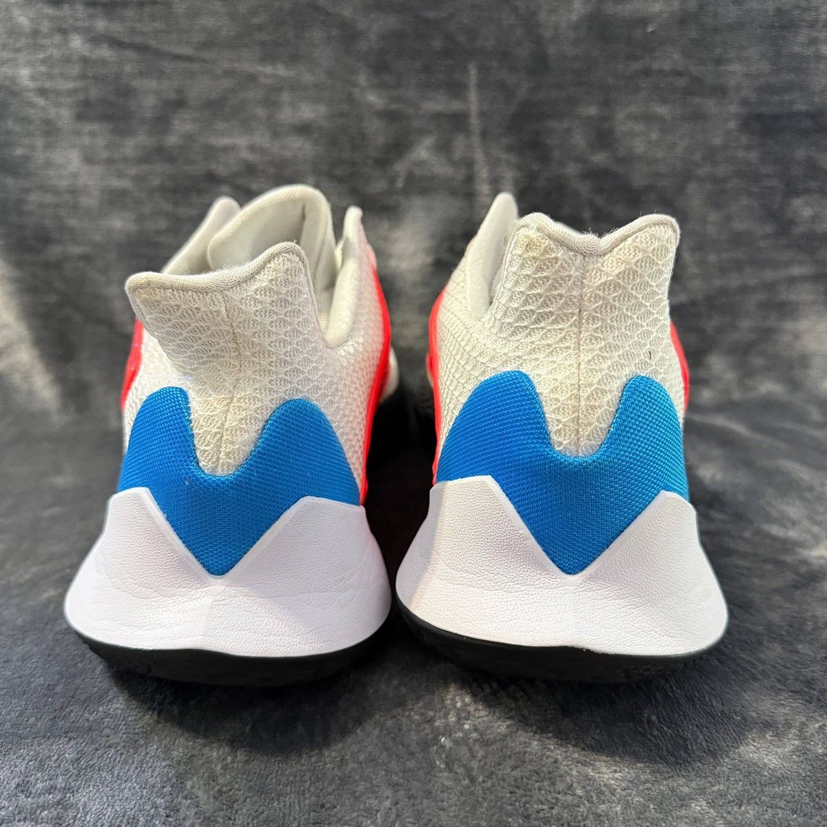 Nike kyrie low 2 very good condition us13 Size US 13 / EU 46 - 4 Thumbnail