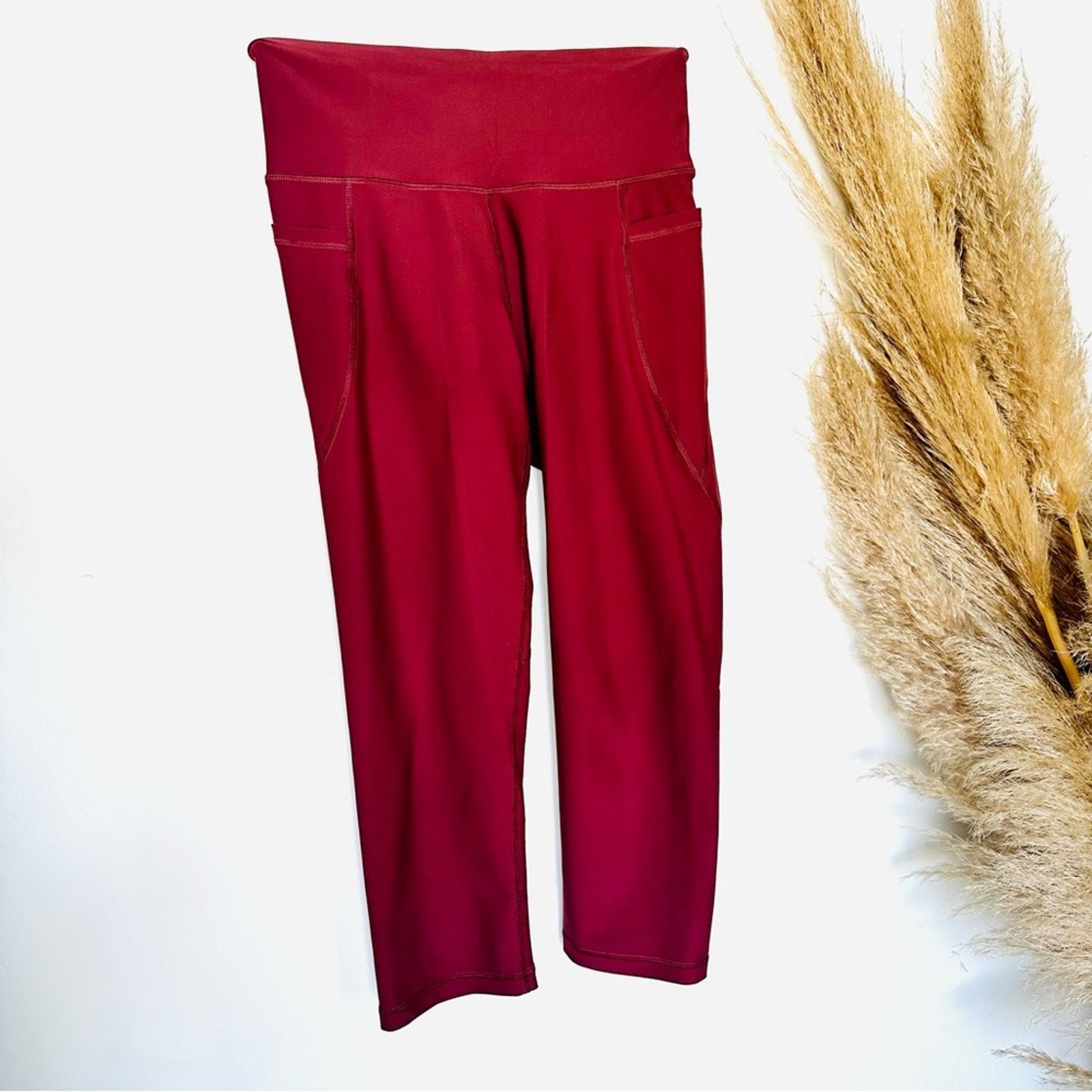 Old Navy NEW OLD NAVY ACTIVE Burgundy Pocket High Rise Crop Leggings Size 28" / US 6 / IT 42 - 6 Thumbnail