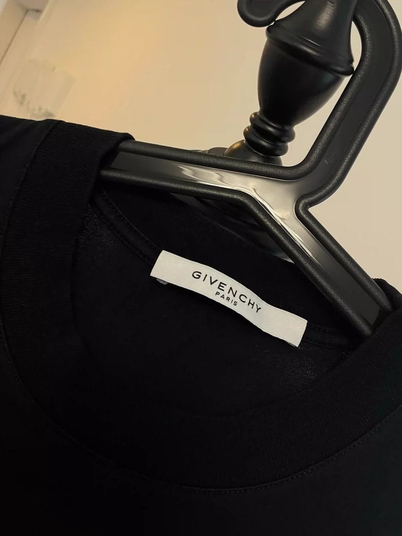 Givenchy Givenchy Destroyed Letter Logo Printed Round Neck T-Shirt Size US S / EU 44-46 / 1 - 5 Thumbnail
